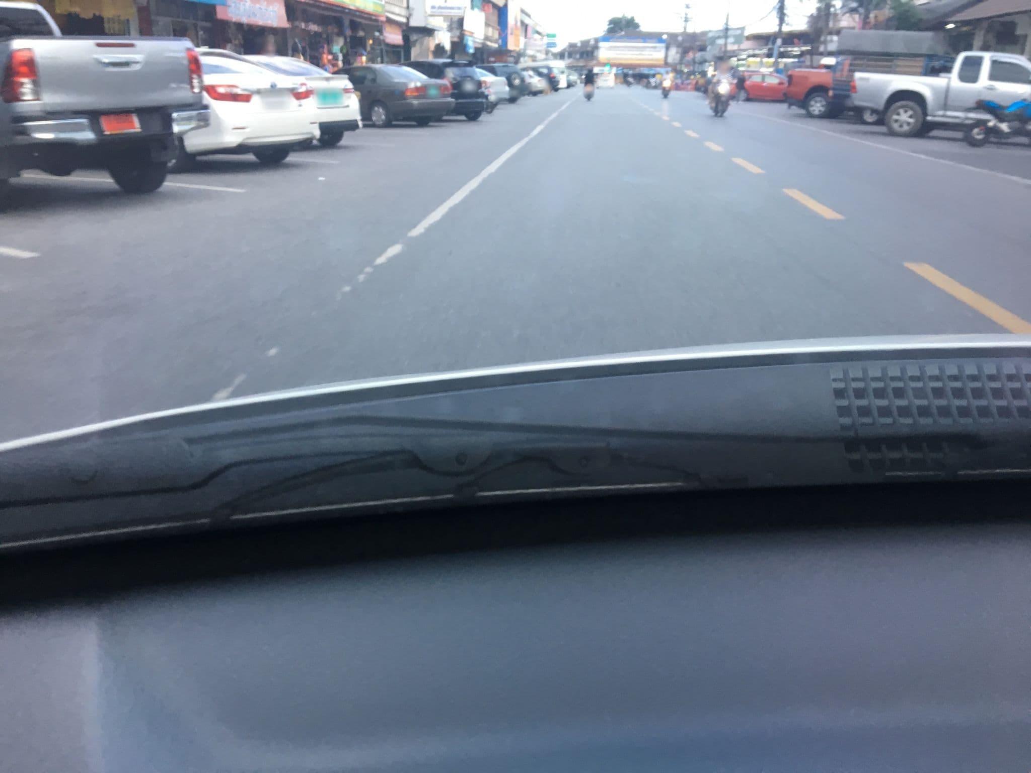 Street view near โรงแรมถาวรแกรนด์พลาซ่า, Ban Talat Yai — © pik (CC BY-SA · Mapillary)