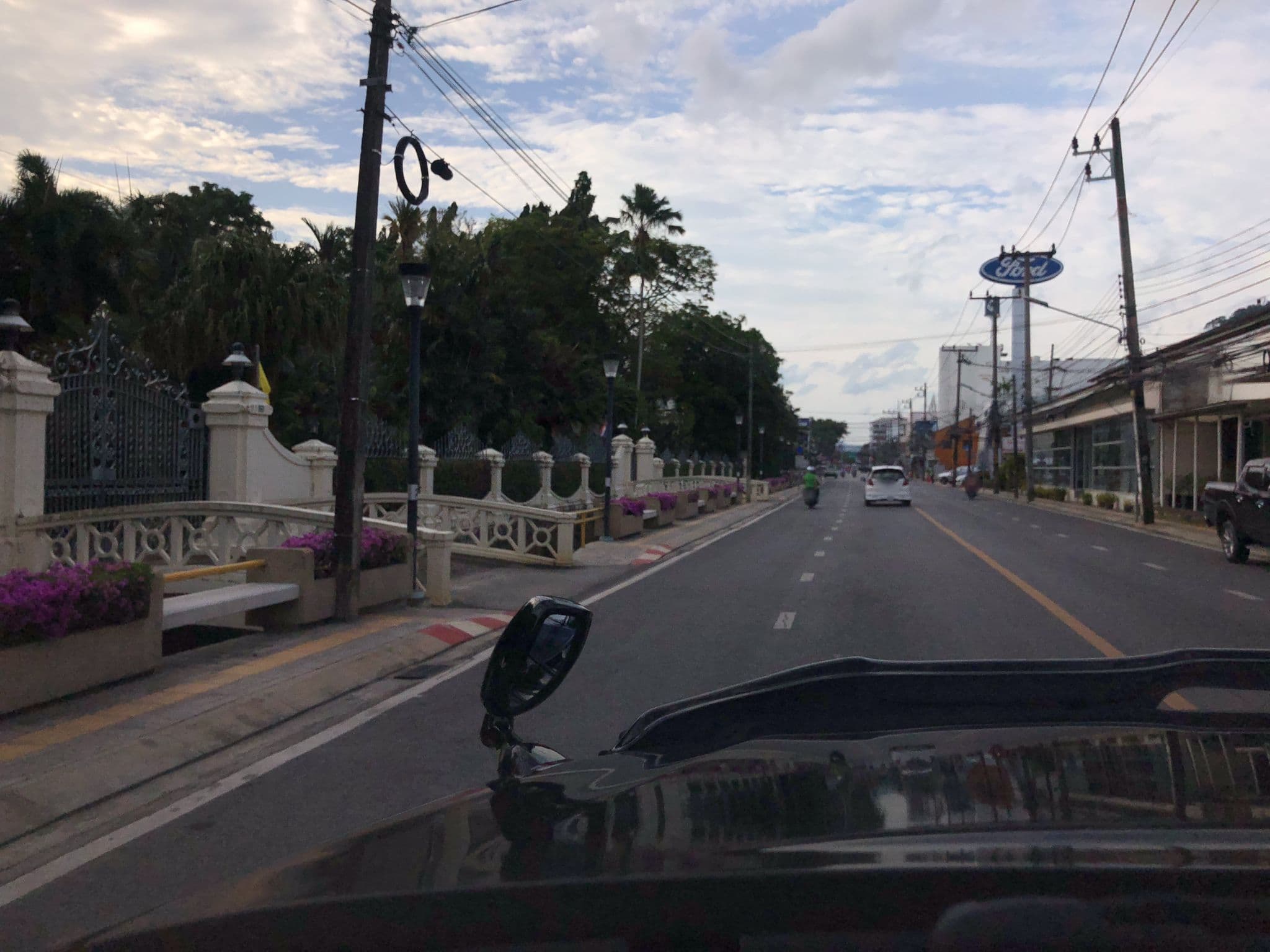 Street view near Debok guesthouse, Ban Talat Nua — © pimpitcha (CC BY-SA · Mapillary)