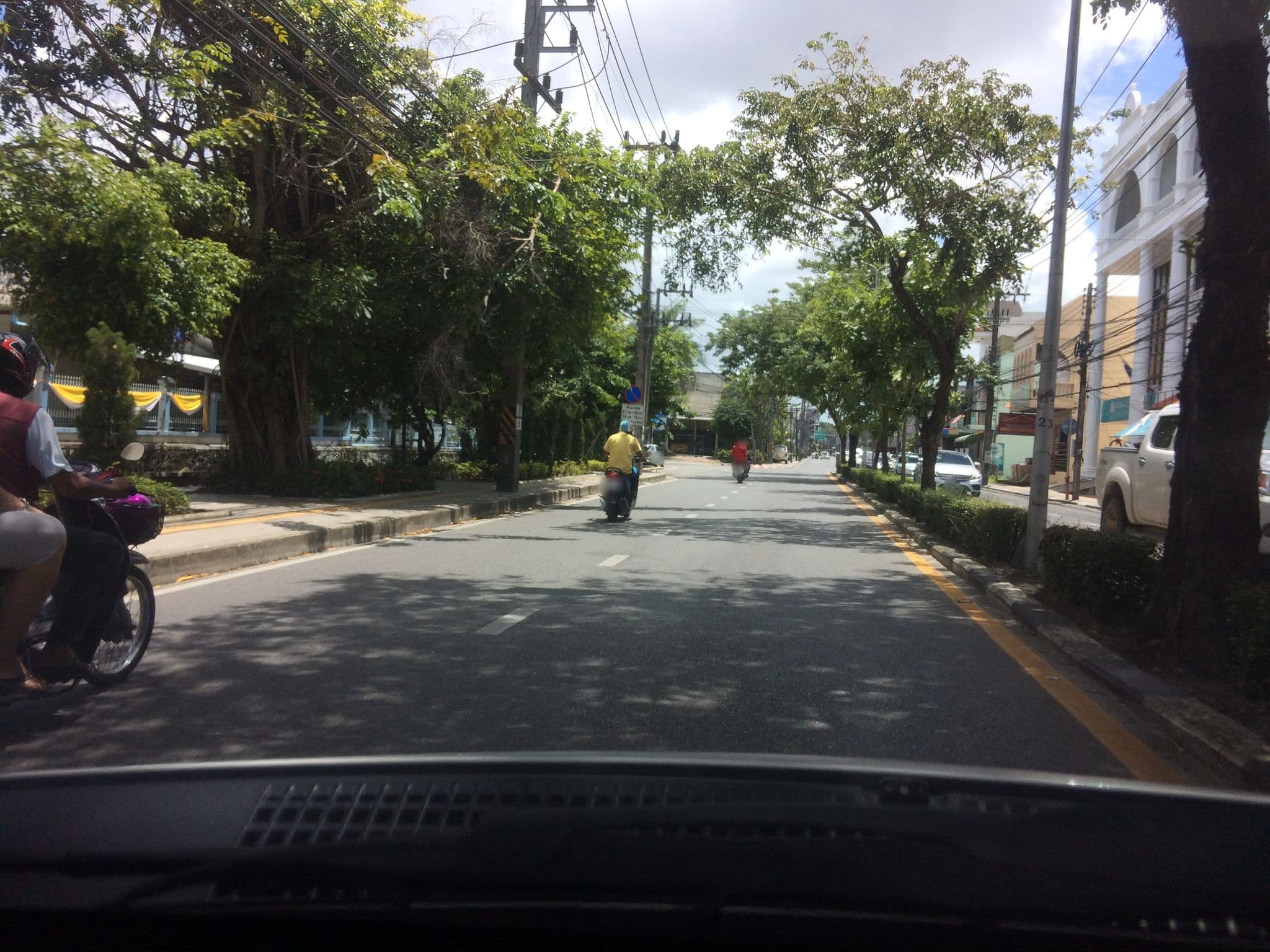 Street view near บ้านเฟื่องฟ้า 2, Wichit — © pik (CC BY-SA · Mapillary)