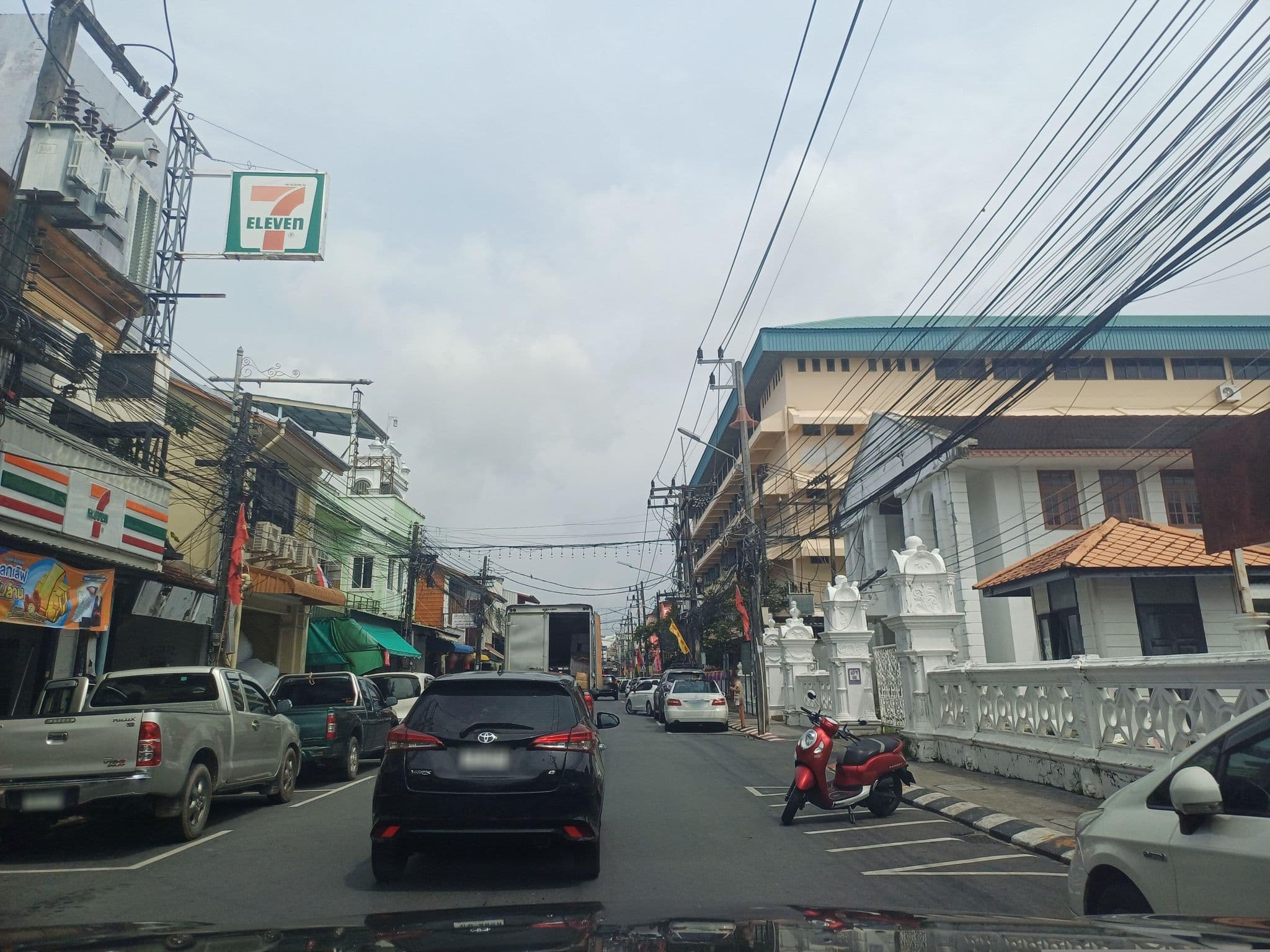 Street view near Backpacker Hostel Phuket, Ban Talat Nua — © EakMor (CC BY-SA · Mapillary)