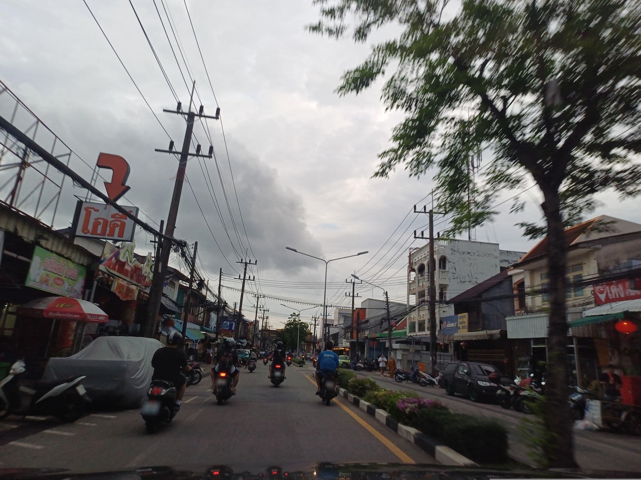 Street view near Tawee masion@Phuket, Ban Talat Yai — © EakMor (CC BY-SA · Mapillary)