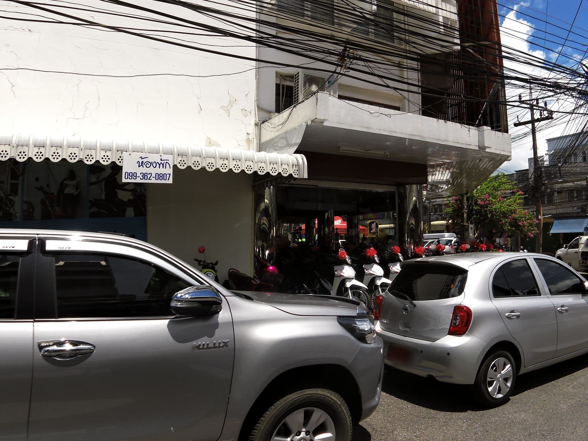 Street view near Phuket Guesthouse, Ban Talat Nua — © skillsy (CC BY-SA · Mapillary)