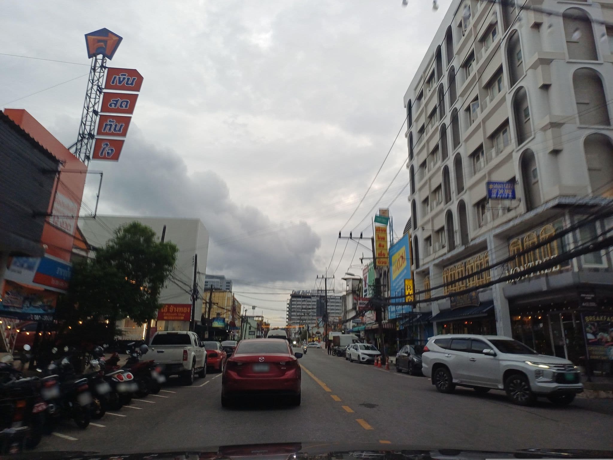 Street view near Sukumyit Backpacker, Ban Talat Yai — © EakMor (CC BY-SA · Mapillary)