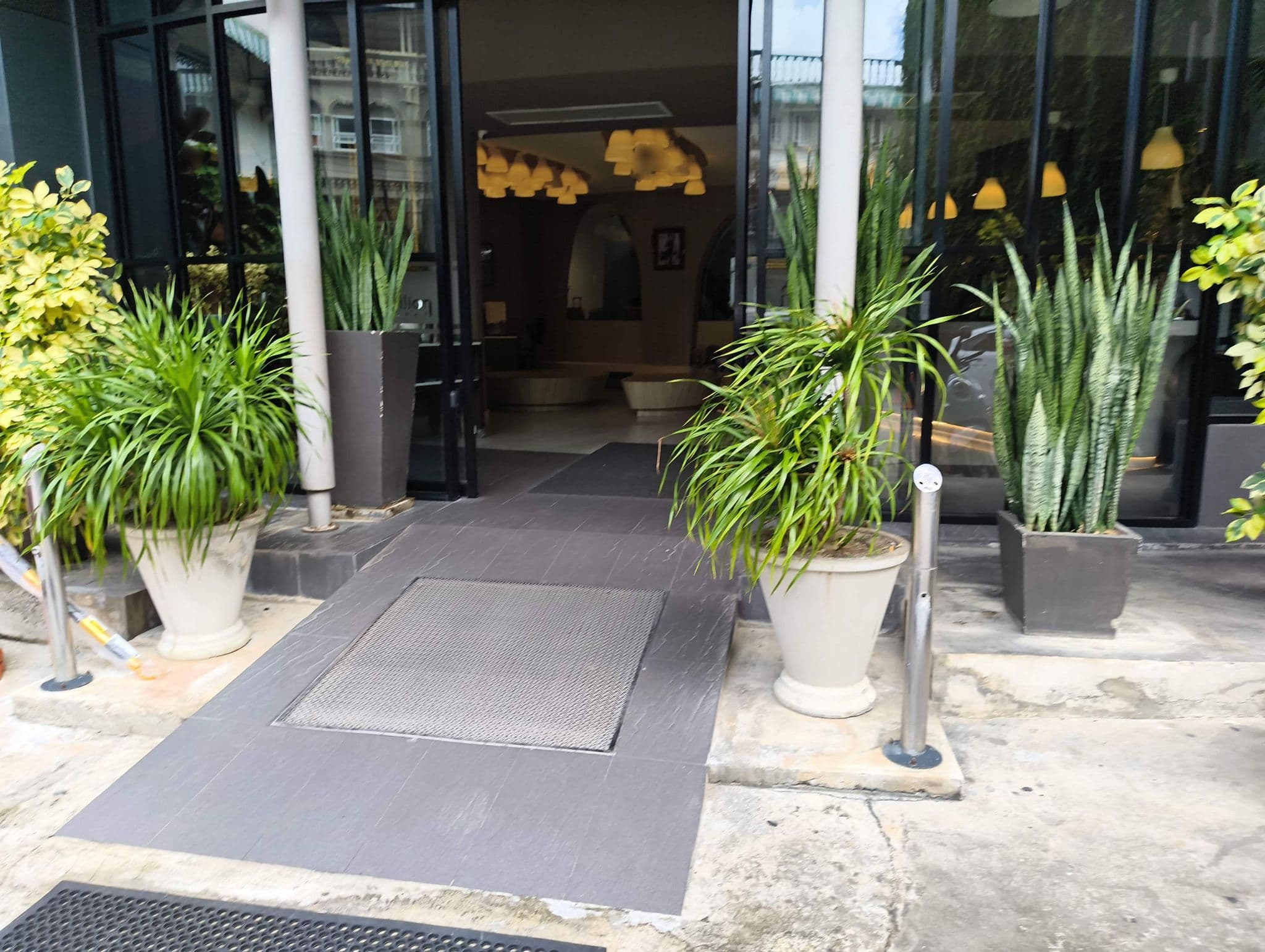 Street view near i-Pavilion Phuket Hotel (ไอ พาวิลเลียน ภูเก็ต โฮเทล), Wichit — © marcuscalabresus (CC BY-SA · Mapillary)