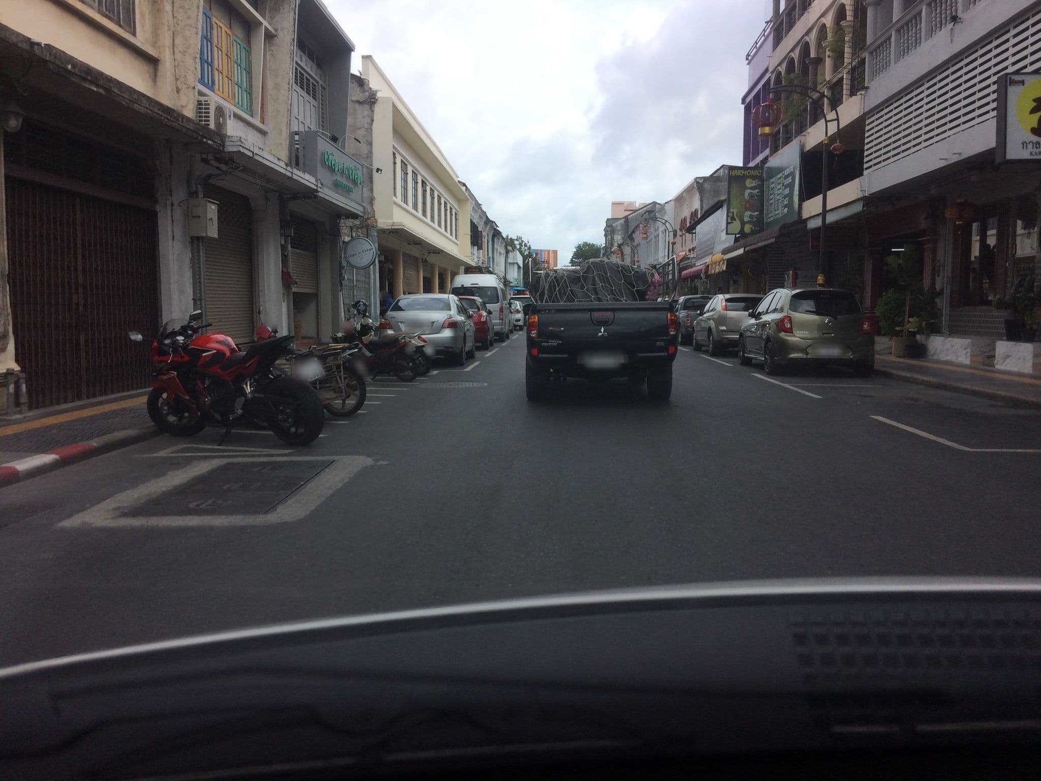 Street view near Lard-Yai Hostel, Ban Talat Nua — © pik (CC BY-SA · Mapillary)