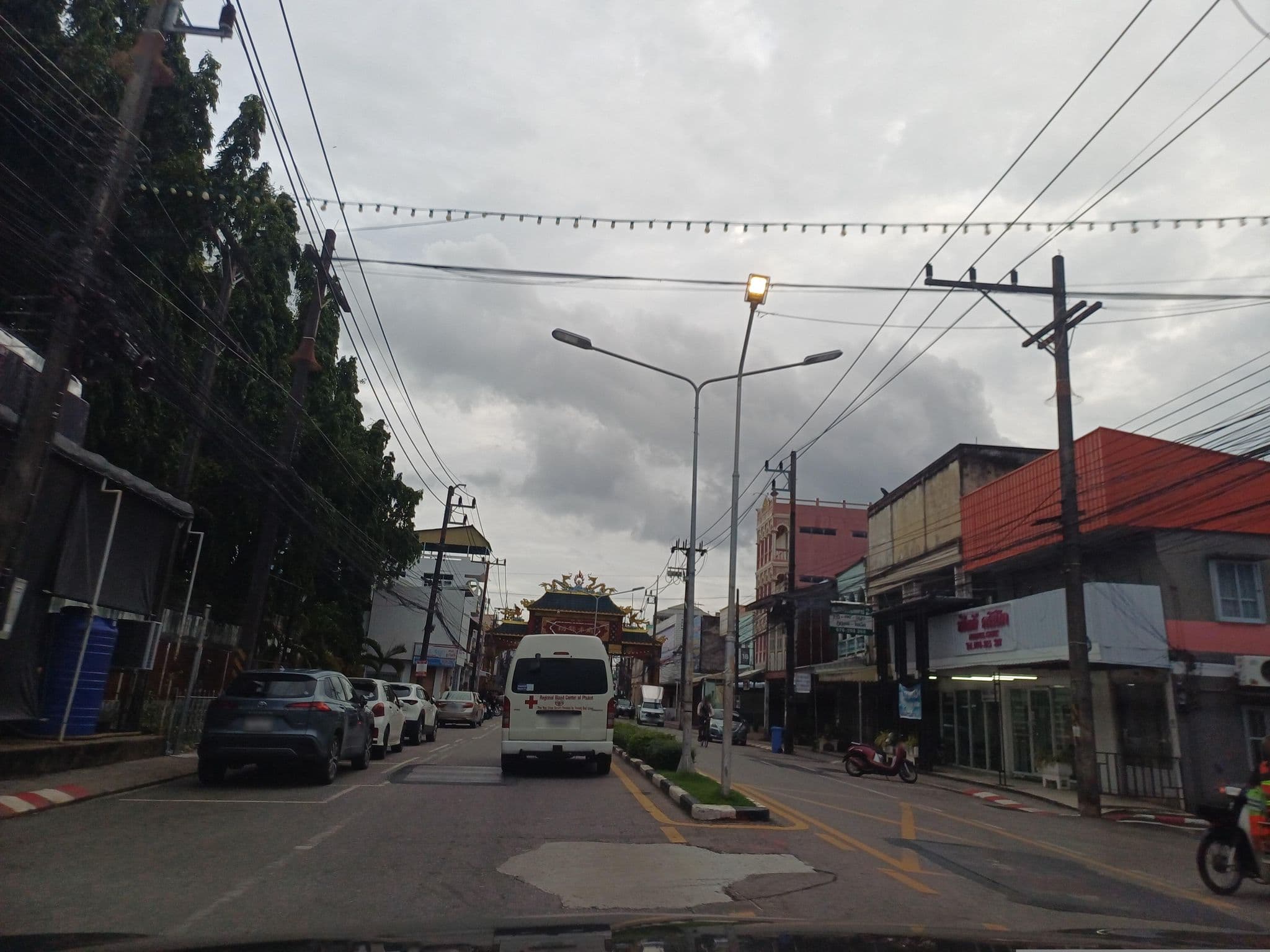 Street view near Romeplace Hotel, Ban Talat Yai — © EakMor (CC BY-SA · Mapillary)