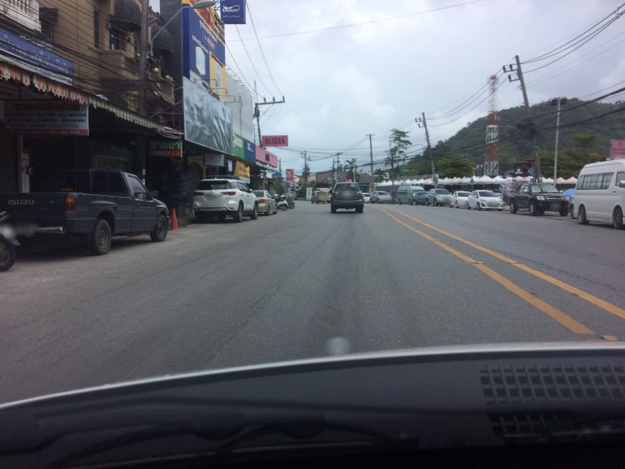 Street view near มีตั่งนั่งนอน, Wichit — © pik (CC BY-SA · Mapillary)