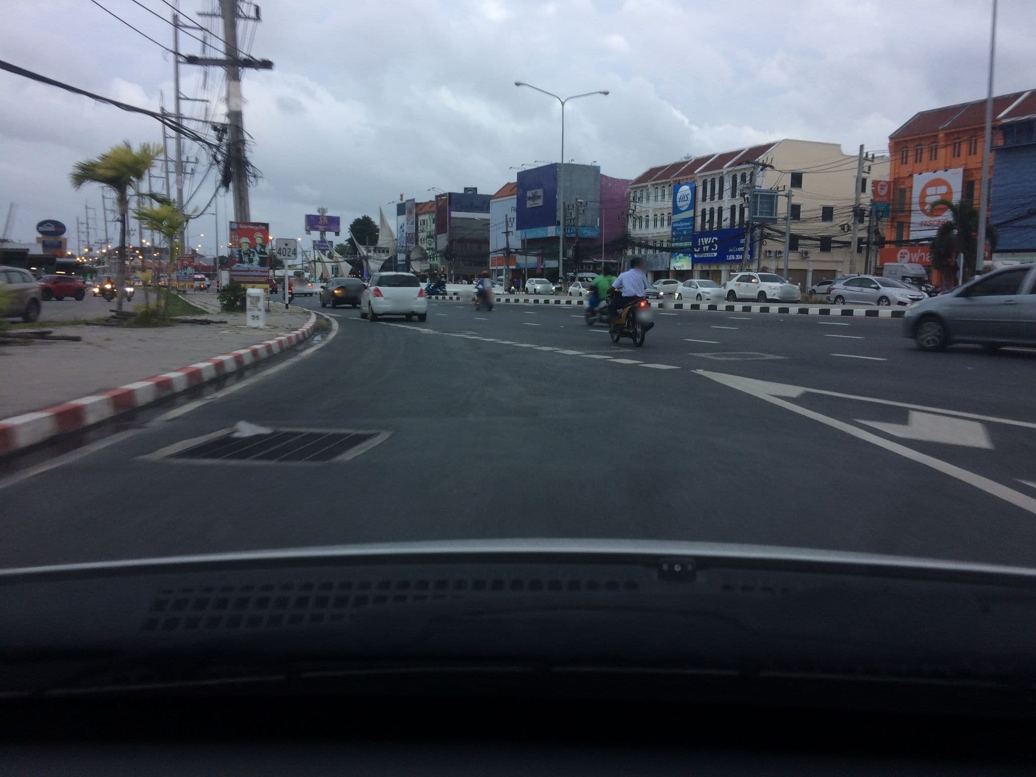 Street view near โรงแรมอรนิชา, Wichit — © pik (CC BY-SA · Mapillary)