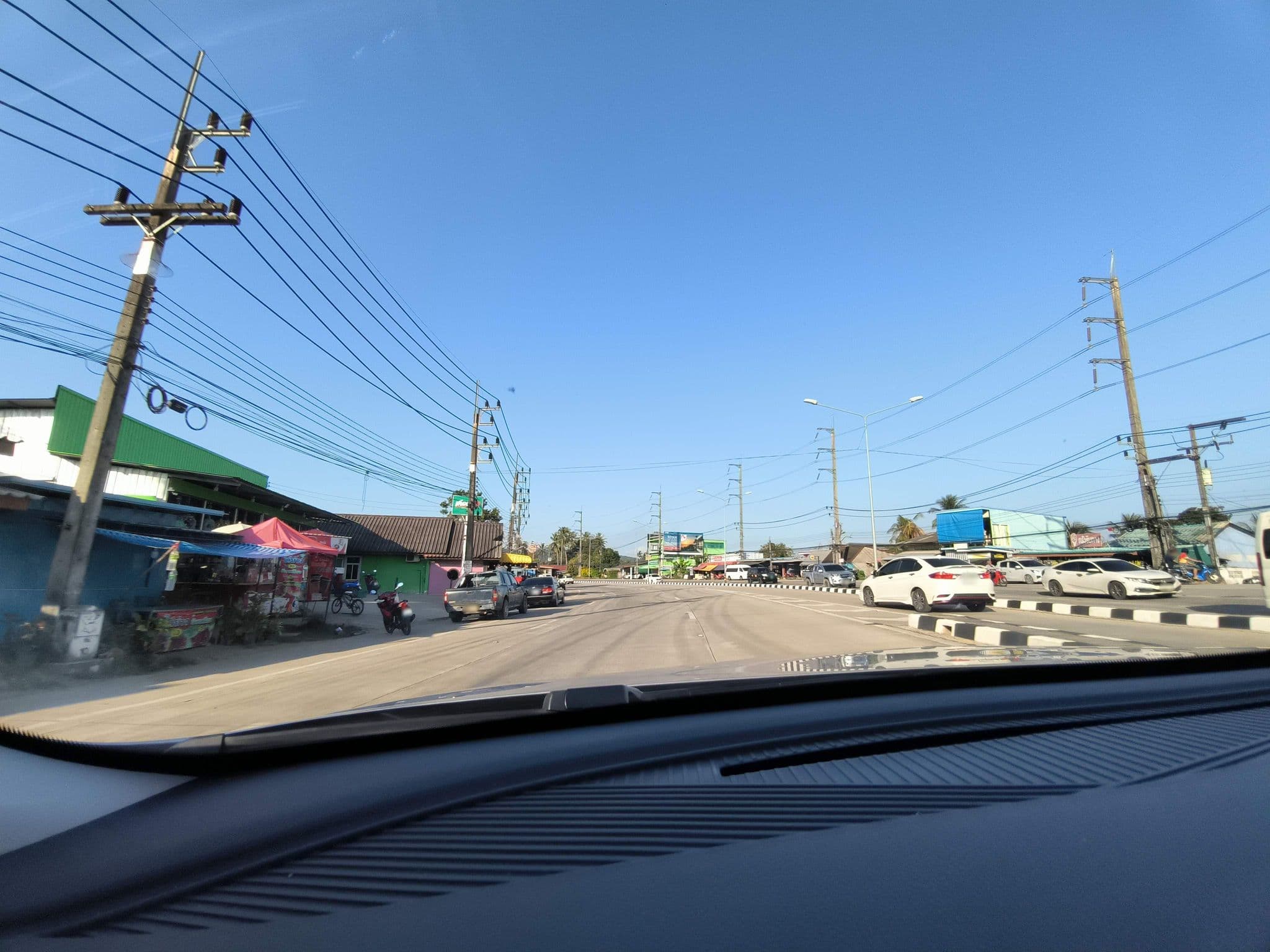 Street view near จันทร์ดารา รีสอร์ทแอนด์สปา, Ban Ko Kaeo — © GregoryM108 (CC BY-SA · Mapillary)