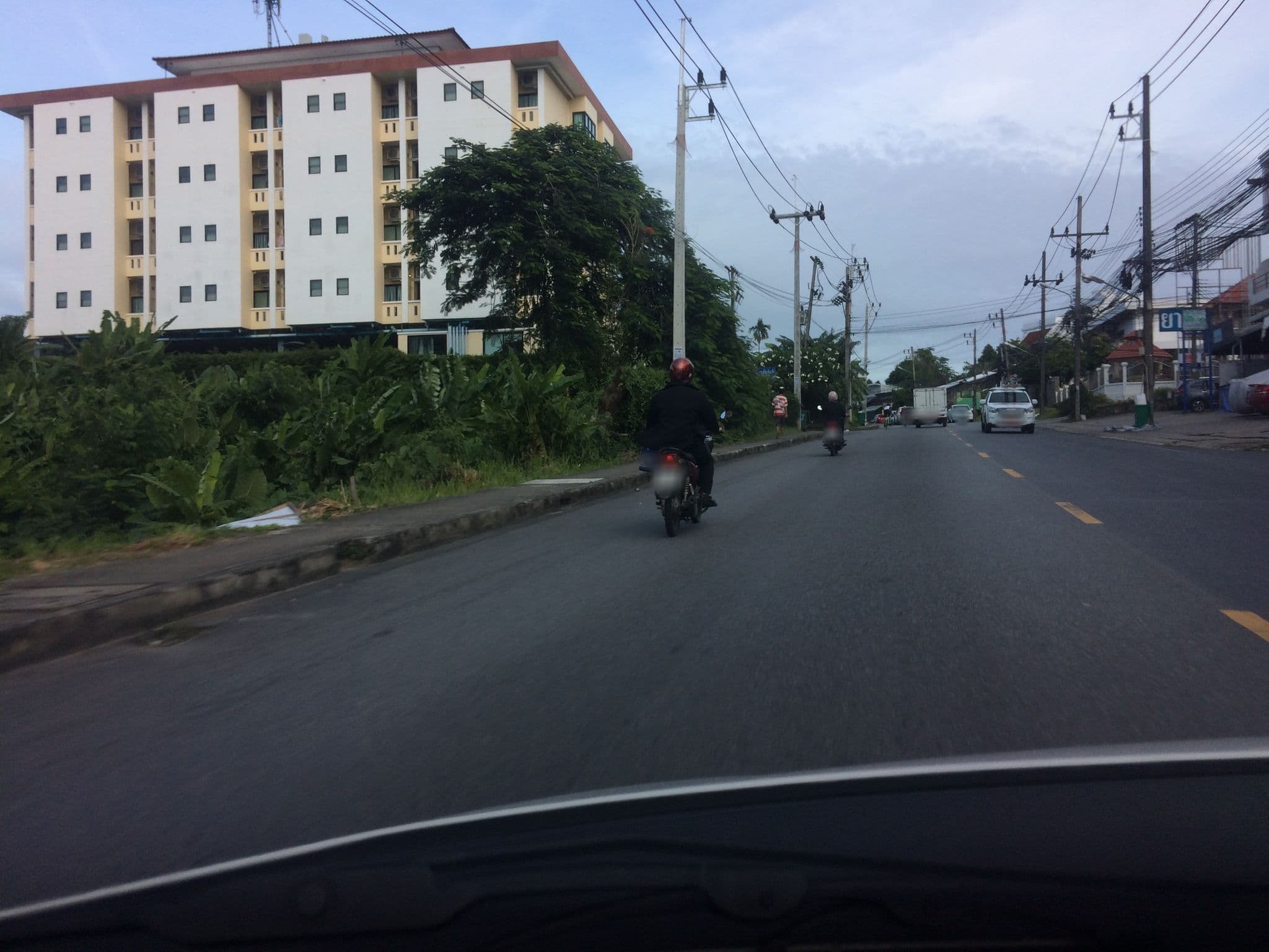 Street view near พิมพ์ประไพ เพลส, Ban Ratsada — © pik (CC BY-SA · Mapillary)