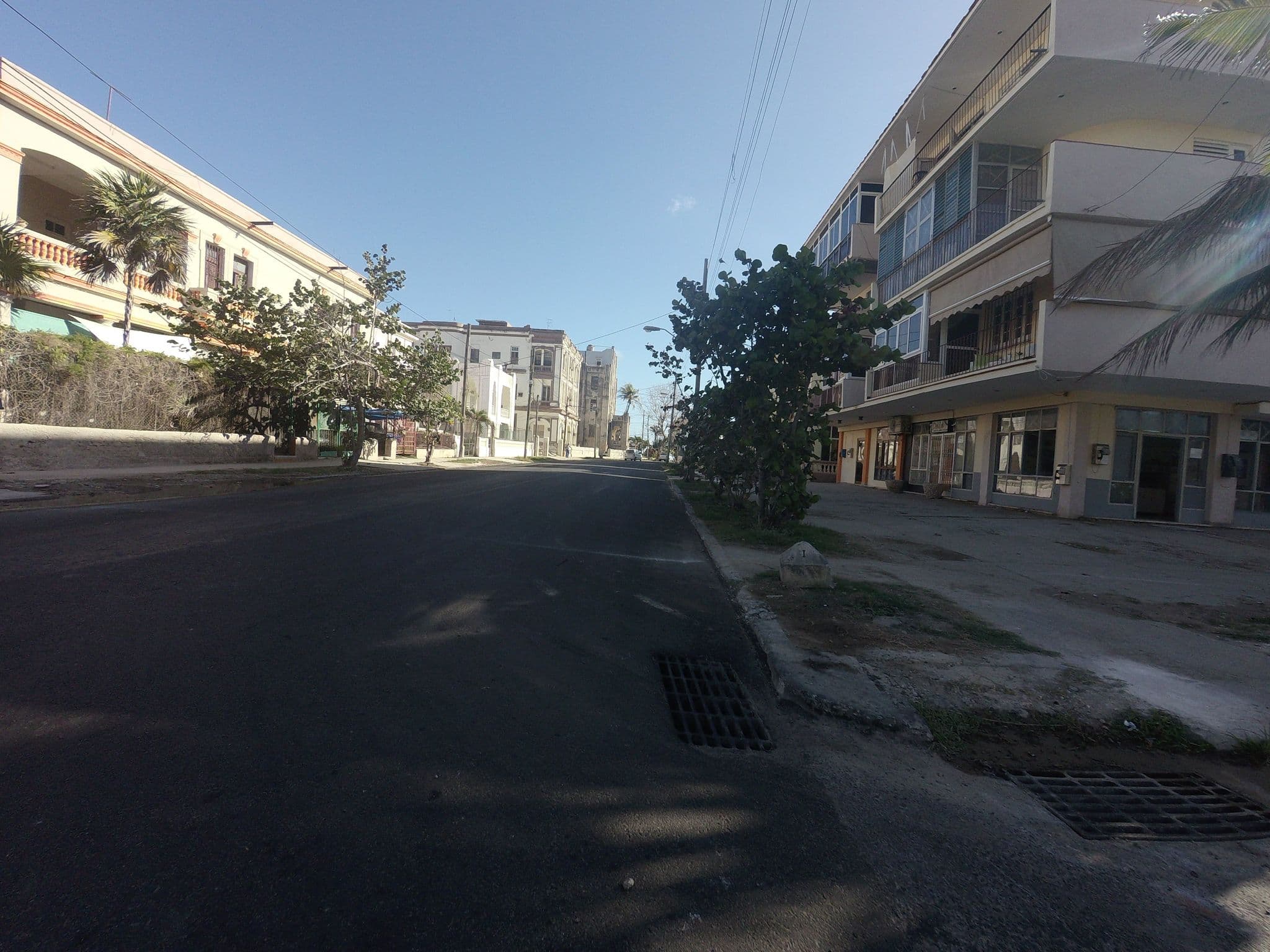Street view near Hansel y Gretel, Vedado
