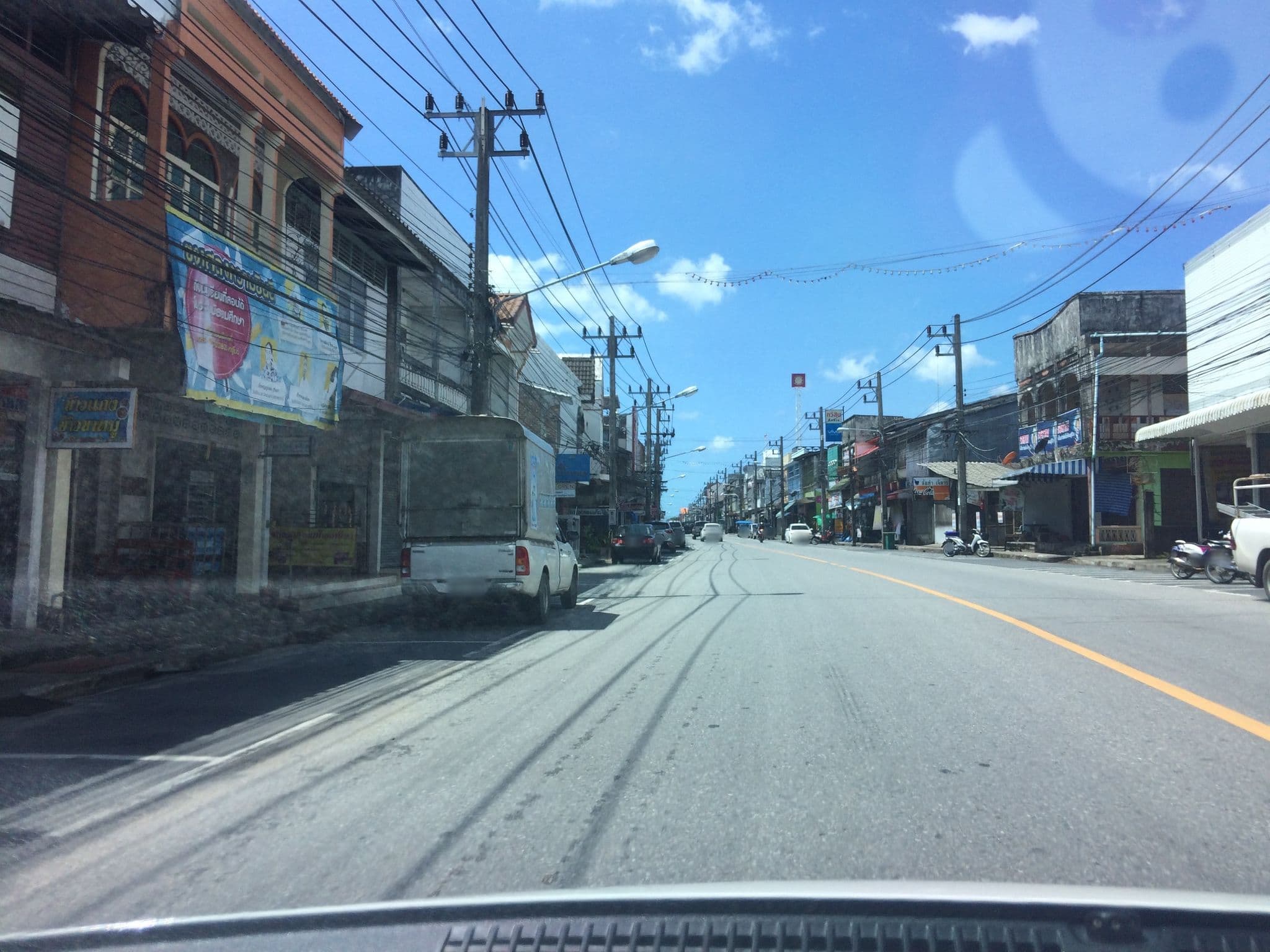Street view near Thaimueang Boutique Hotel บ้านท้ายเหมืองบูทิคโฮเทล, Ban Khao Lak — © pik (CC BY-SA · Mapillary)