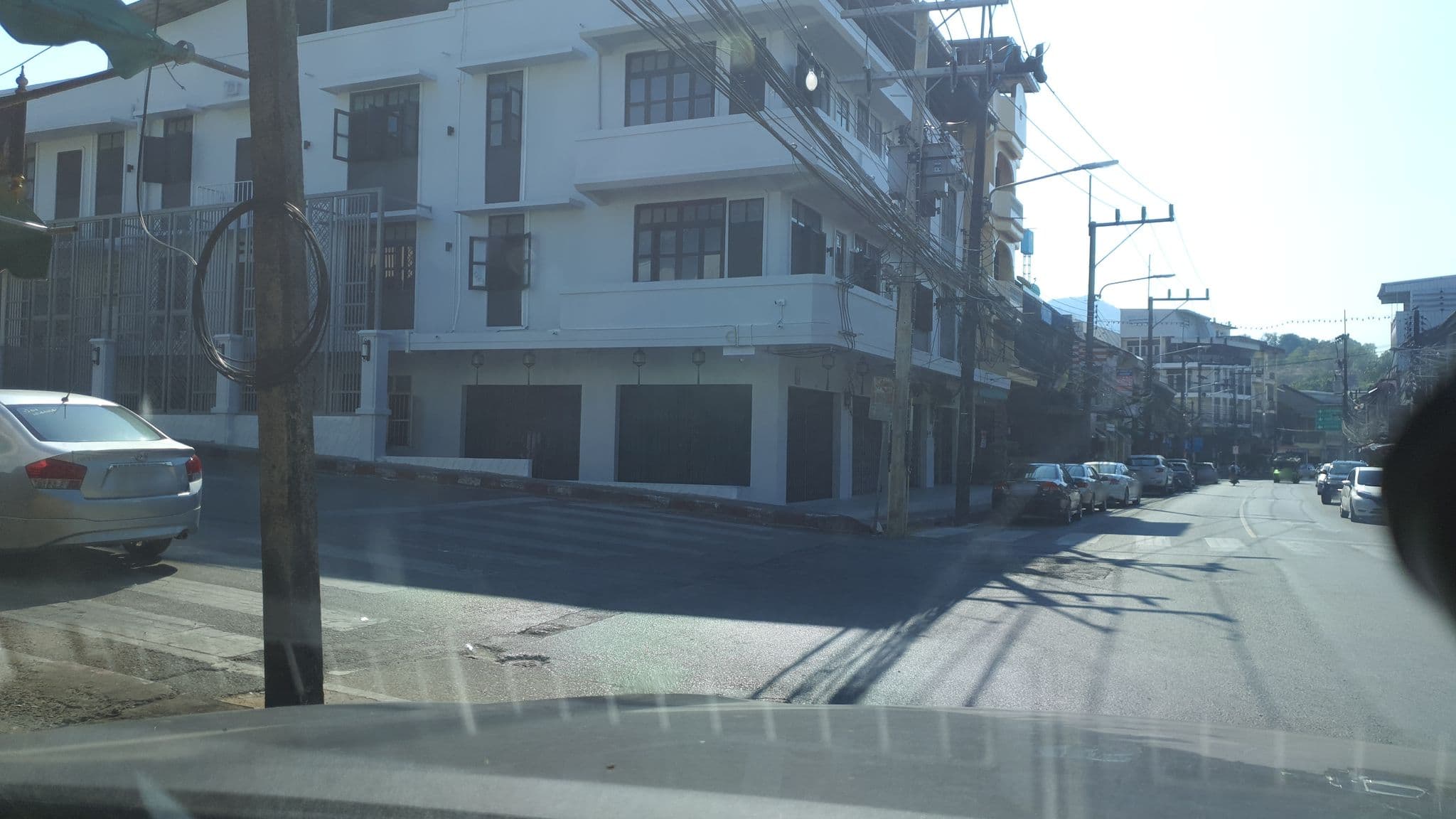 Street view near โรงแรมรัตนสิน, Ranong — © jrcarlsen (CC BY-SA · Mapillary)