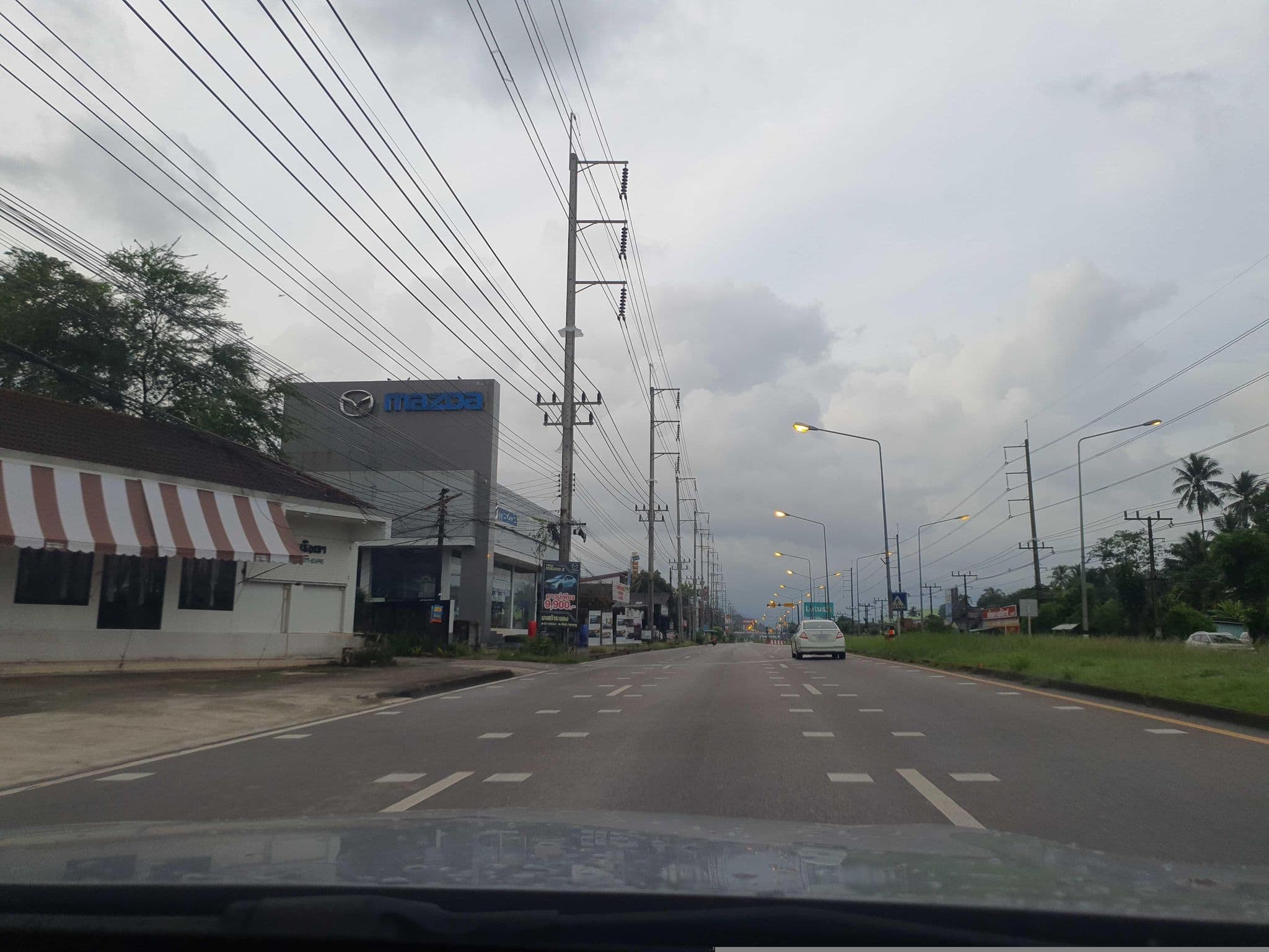 Street view near บ้านเชิงเขารีสอร์ท, Ranong — © jrcarlsen (CC BY-SA · Mapillary)