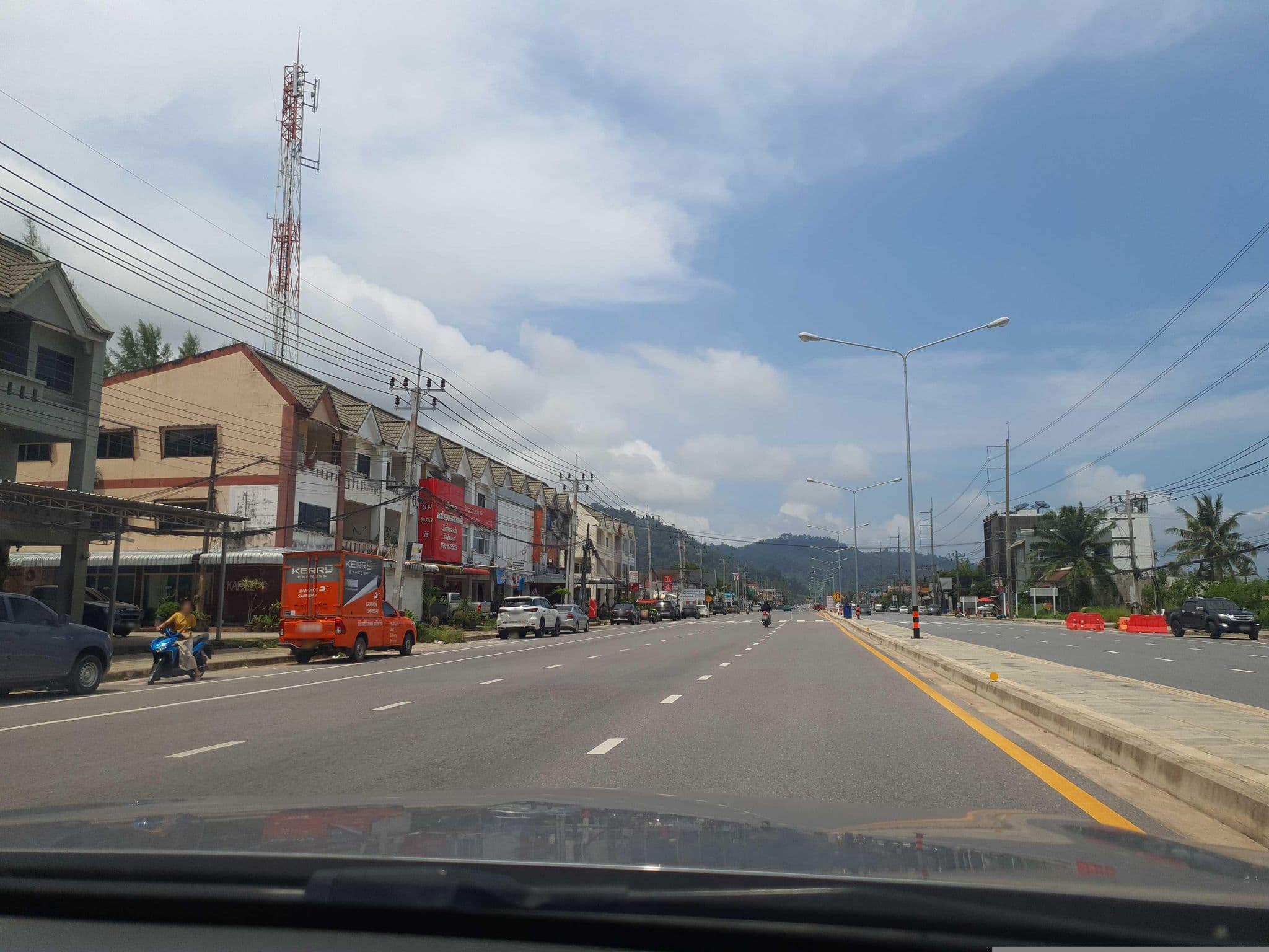 Street view near พาสเทลโฮม เขาหลัก, Ban Khao Lak — © jrcarlsen (CC BY-SA · Mapillary)