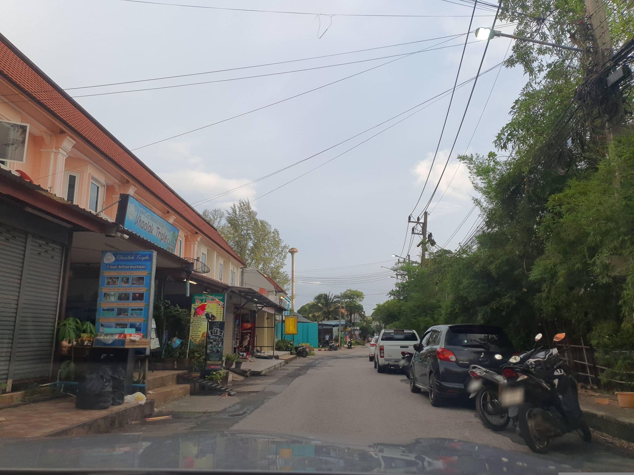 Street view near Rabeang Guest House, Ban Khao Lak — © jrcarlsen (CC BY-SA · Mapillary)