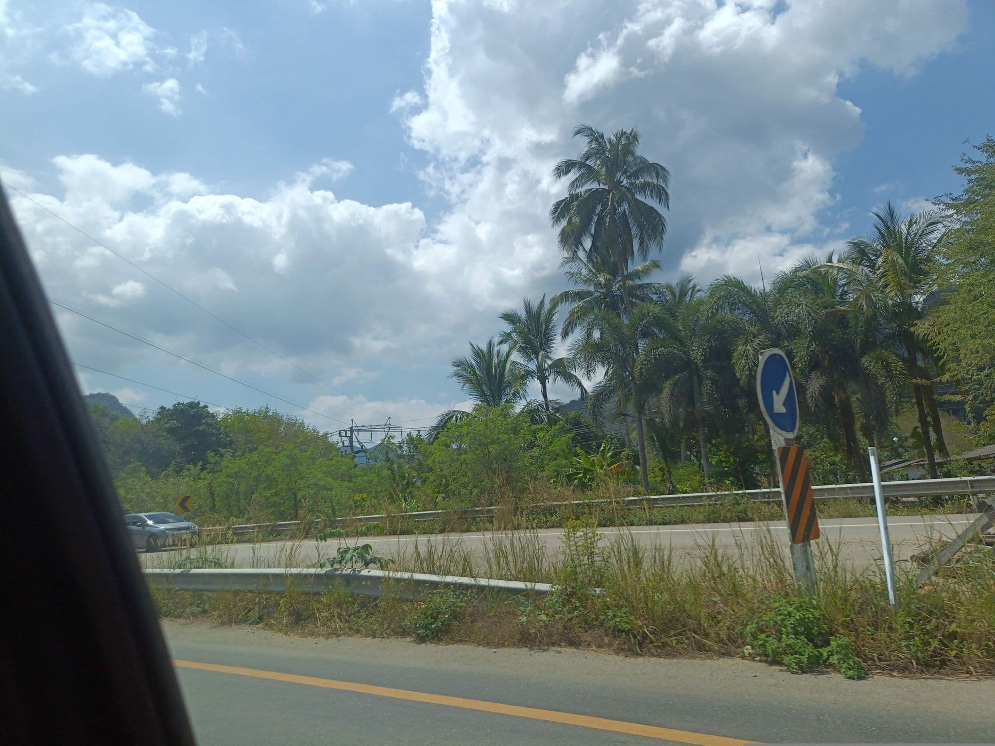 Street view near Anurak Community Lodge, Tha Khanon — © skillsy (CC BY-SA · Mapillary)