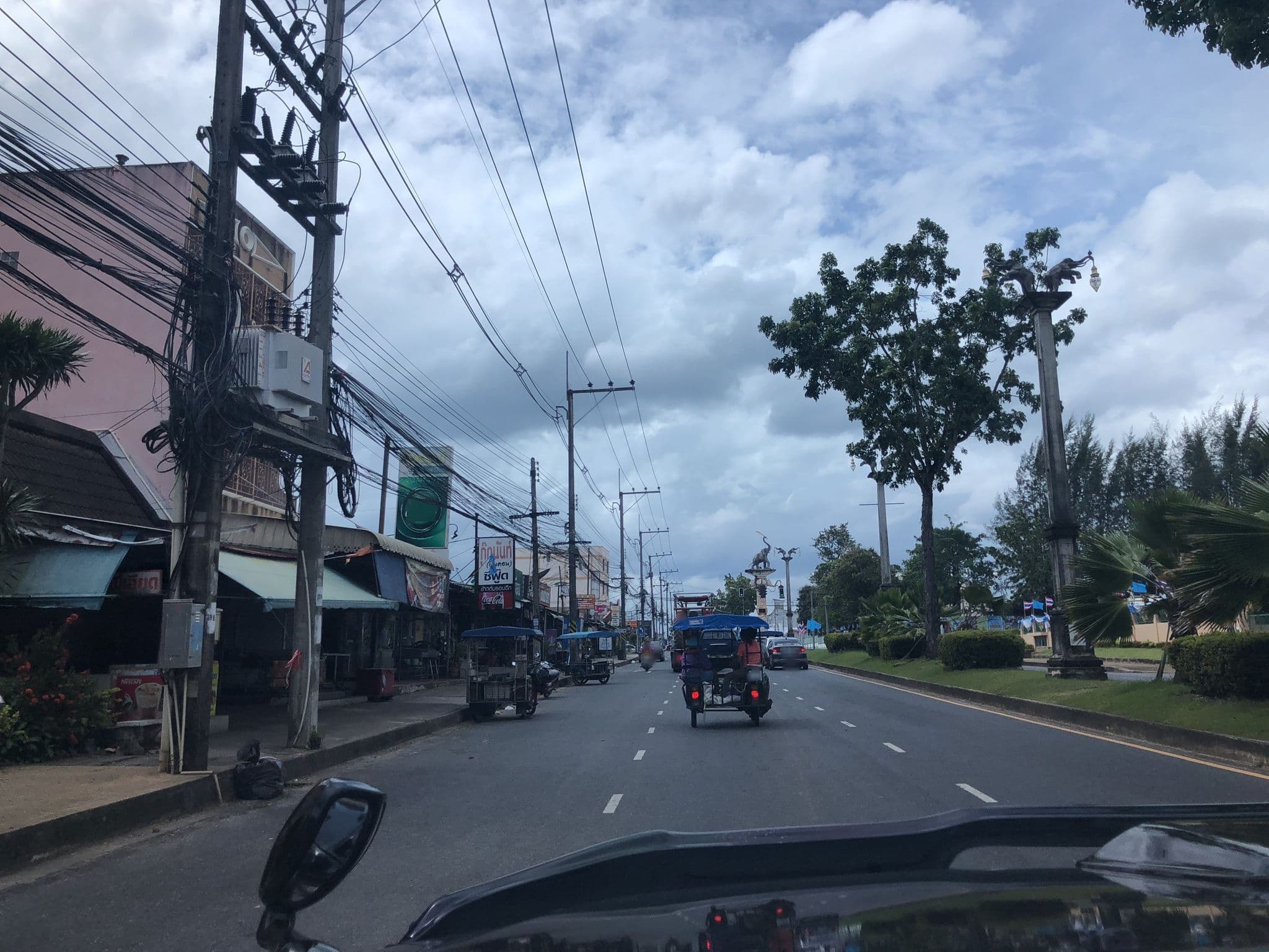 Street view near โรงแรมคริสตัล, Krabi — © pimpitcha (CC BY-SA · Mapillary)