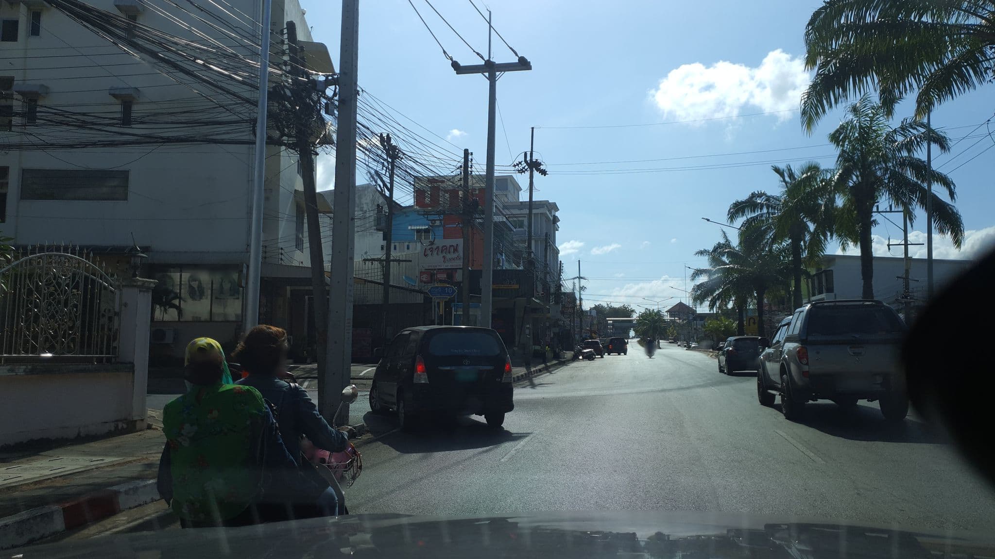 Street view near เจ้าคุณแมนชั่น, Krabi — © jrcarlsen (CC BY-SA · Mapillary)