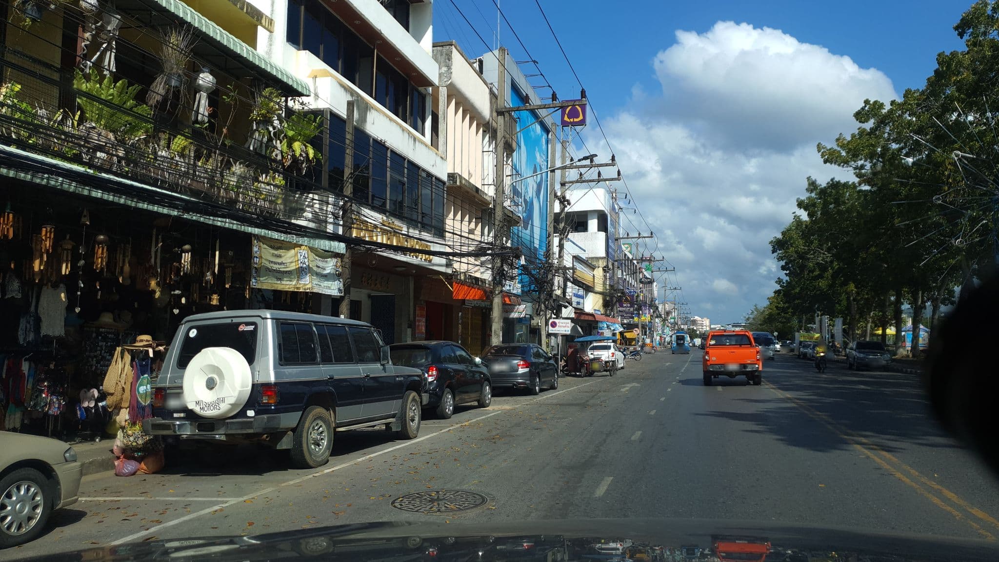 Street view near โรงแรมเวียงทอง, Krabi — © jrcarlsen (CC BY-SA · Mapillary)