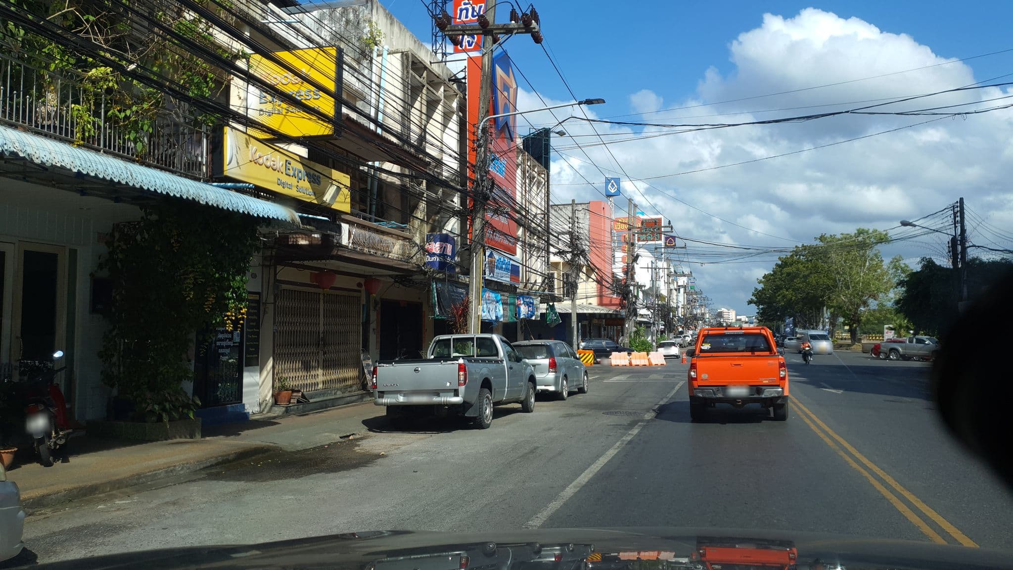 Street view near Good Dream Guesthouse 2, Krabi — © jrcarlsen (CC BY-SA · Mapillary)