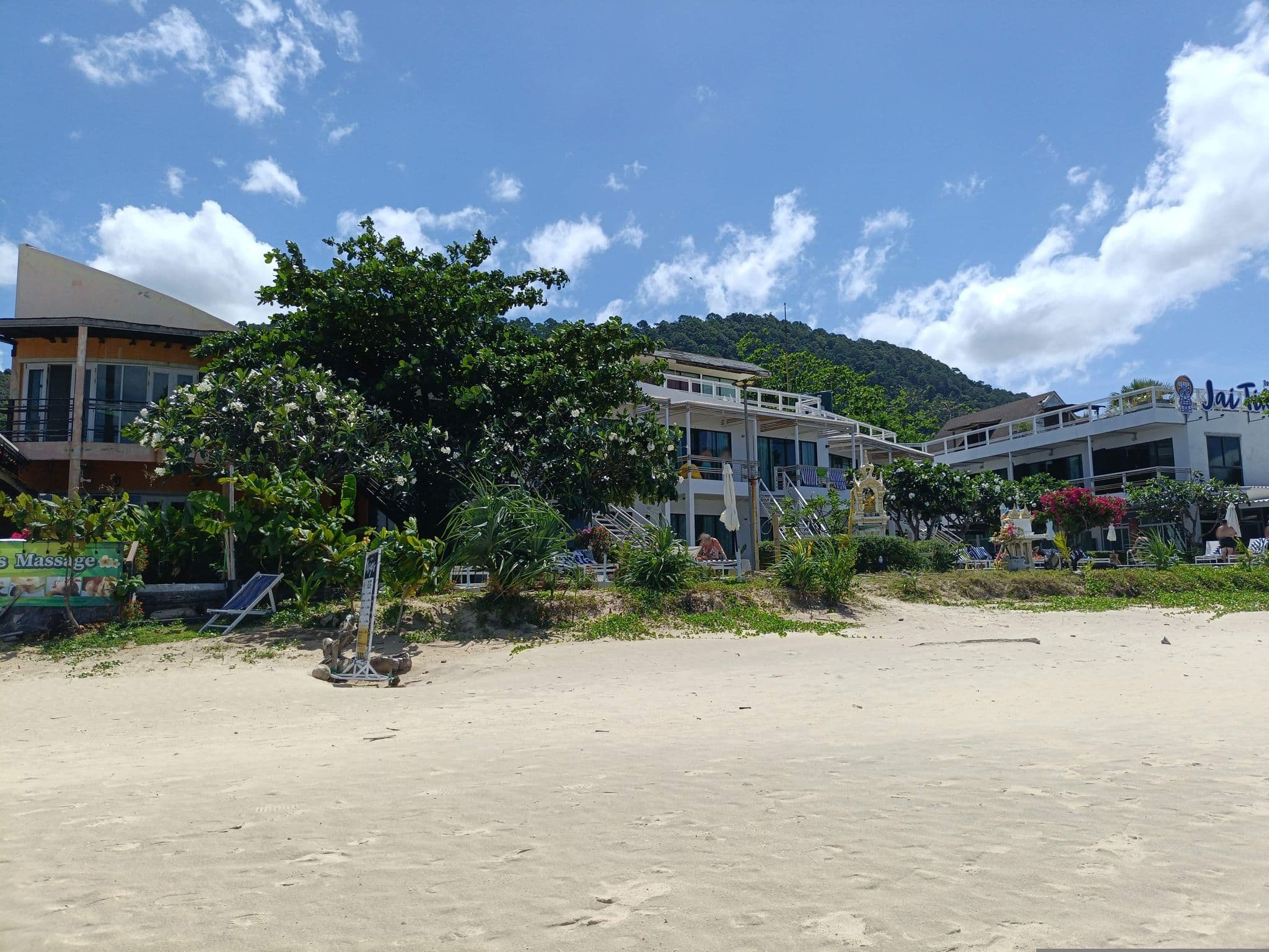 Street view near Lanta resort, Saladan — © skillsy (CC BY-SA · Mapillary)