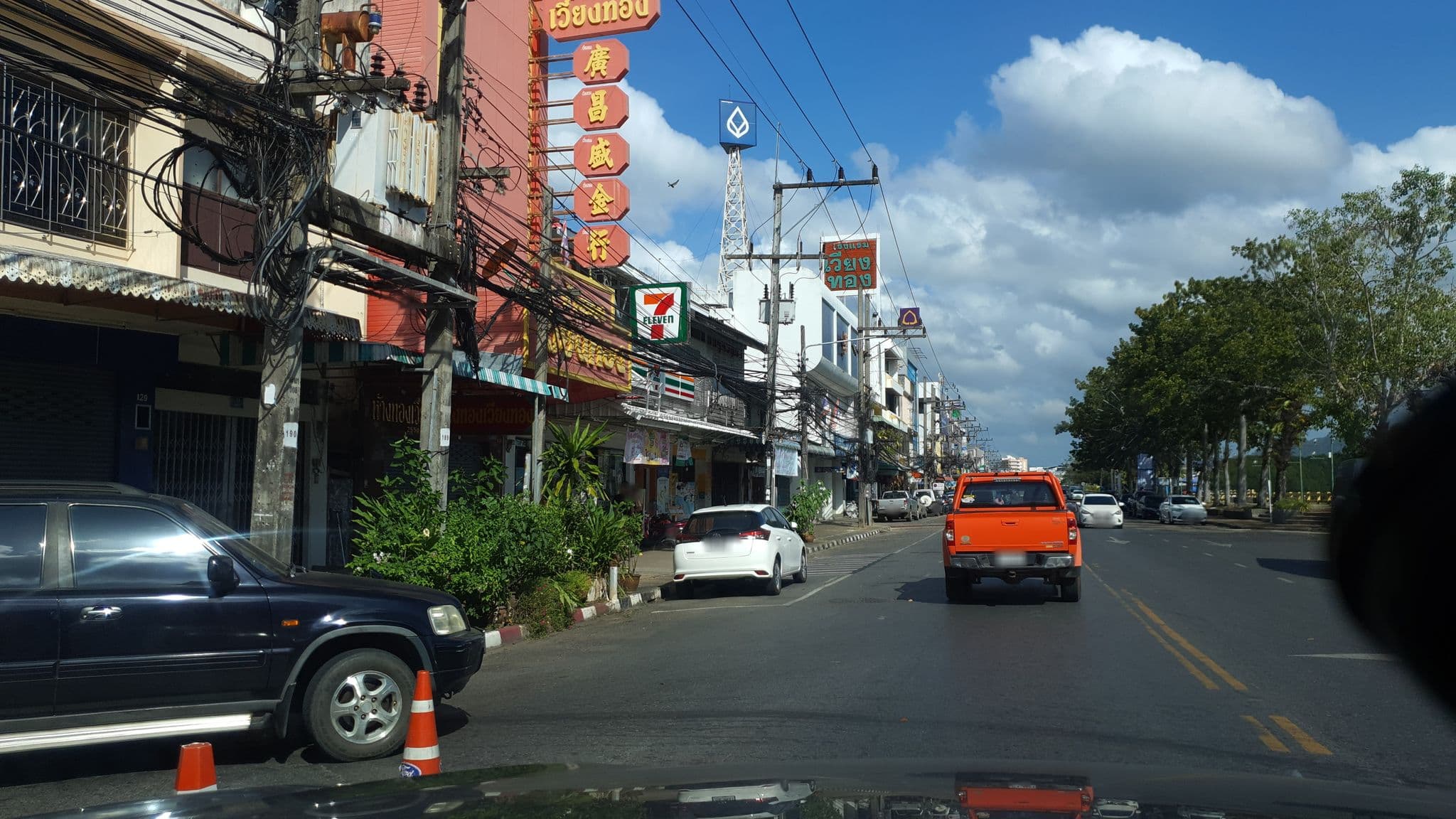 Street view near @KrabiPura, Krabi — © jrcarlsen (CC BY-SA · Mapillary)