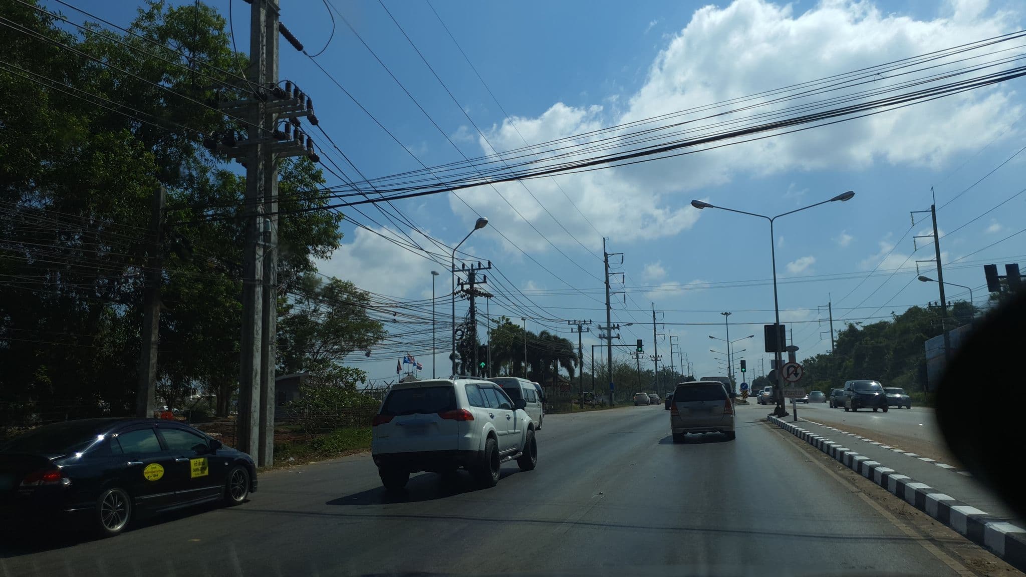Street view near Koh Jum Resort, Nuea Khlong — © jrcarlsen (CC BY-SA · Mapillary)