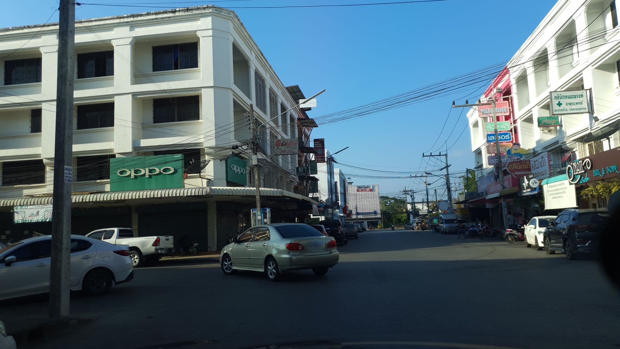 Street view near Tiya House Rooms & Cafe, Krabi — © jrcarlsen (CC BY-SA · Mapillary)