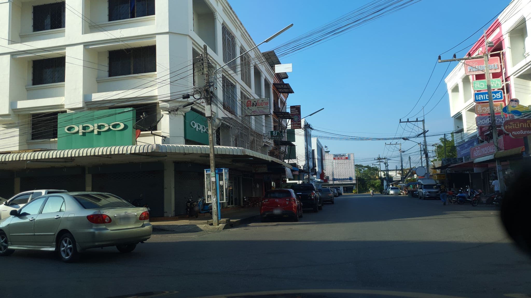 Street view near Gafiyah Guesthouse, Krabi — © jrcarlsen (CC BY-SA · Mapillary)