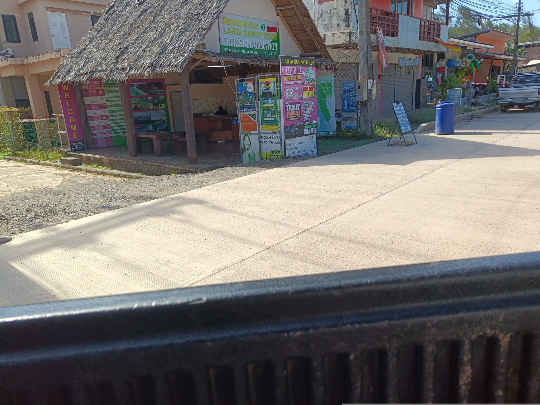 Street view near White Flower Apartments, Saladan — © skillsy (CC BY-SA · Mapillary)