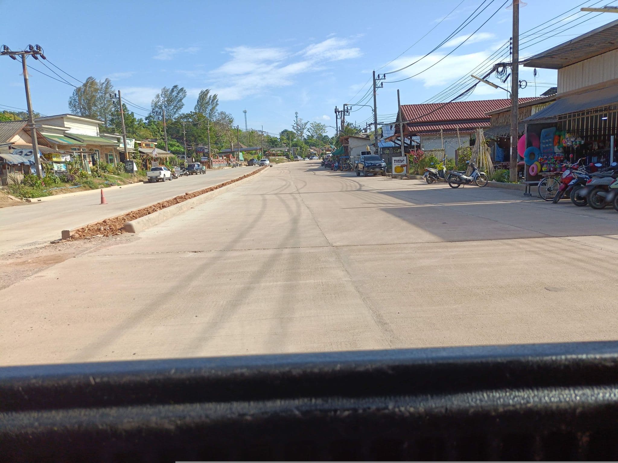Street view near Happiness Hostel, Saladan — © skillsy (CC BY-SA · Mapillary)