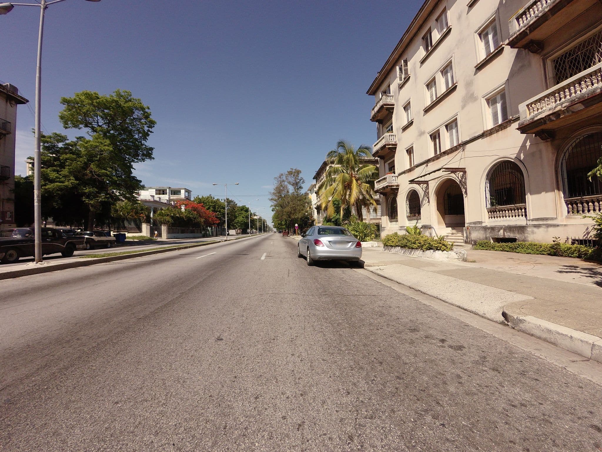 Street view near Casa Lemane, Vedado