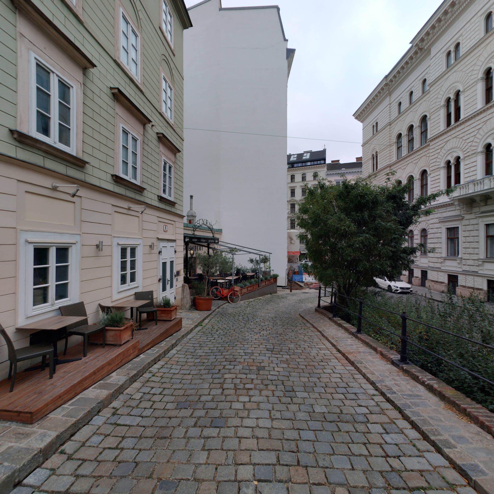 Street view near Melkerhof Appartements, Innere Stadt — © eliasgander (CC BY-SA · Mapillary)