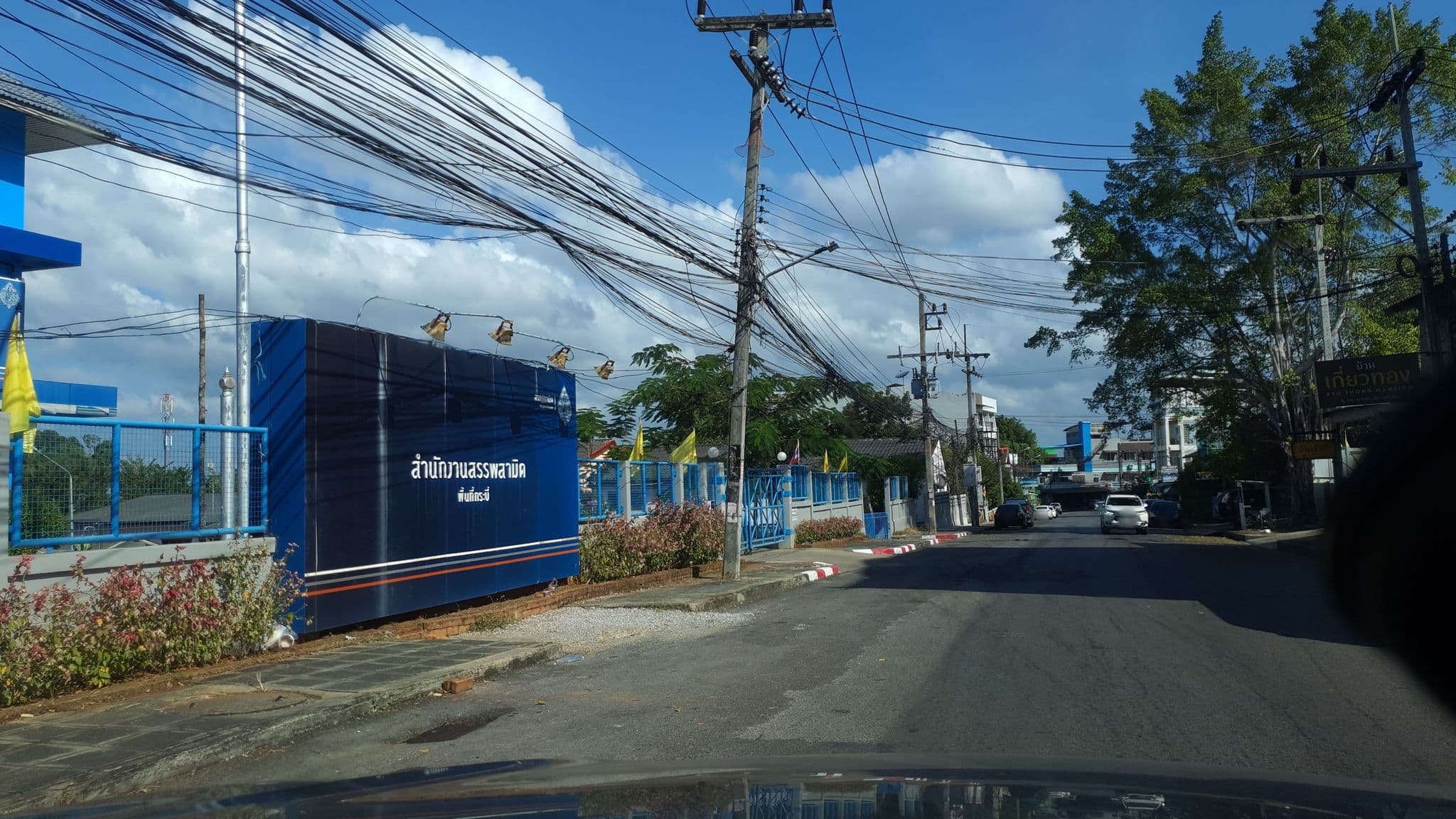 Street view near โรงแรมกระบี่โลมา, Krabi — © jrcarlsen (CC BY-SA · Mapillary)
