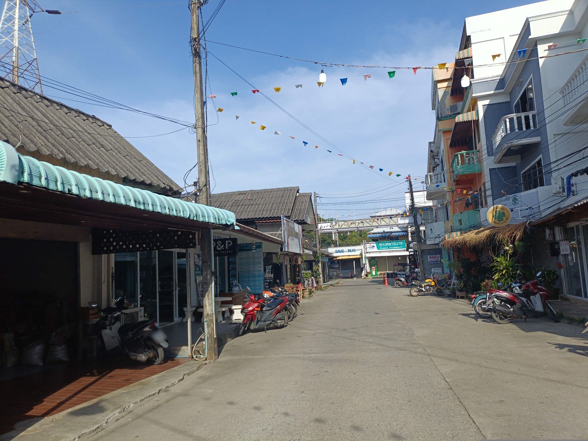 Street view near Hula Hula House, Saladan — © skillsy (CC BY-SA · Mapillary)