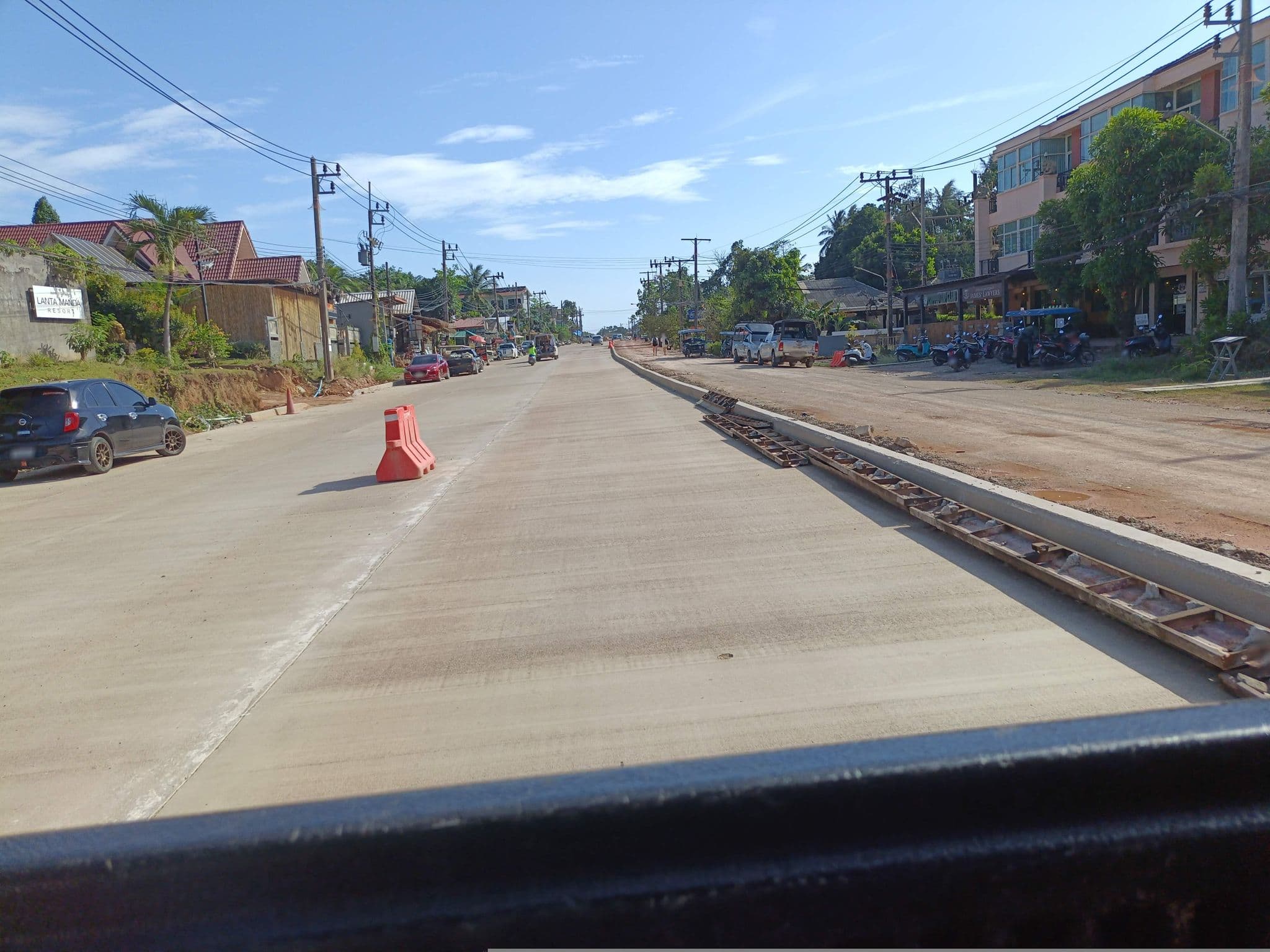 Street view near Lanta Garden Hill Resort Koh Lanta, Saladan — © skillsy (CC BY-SA · Mapillary)
