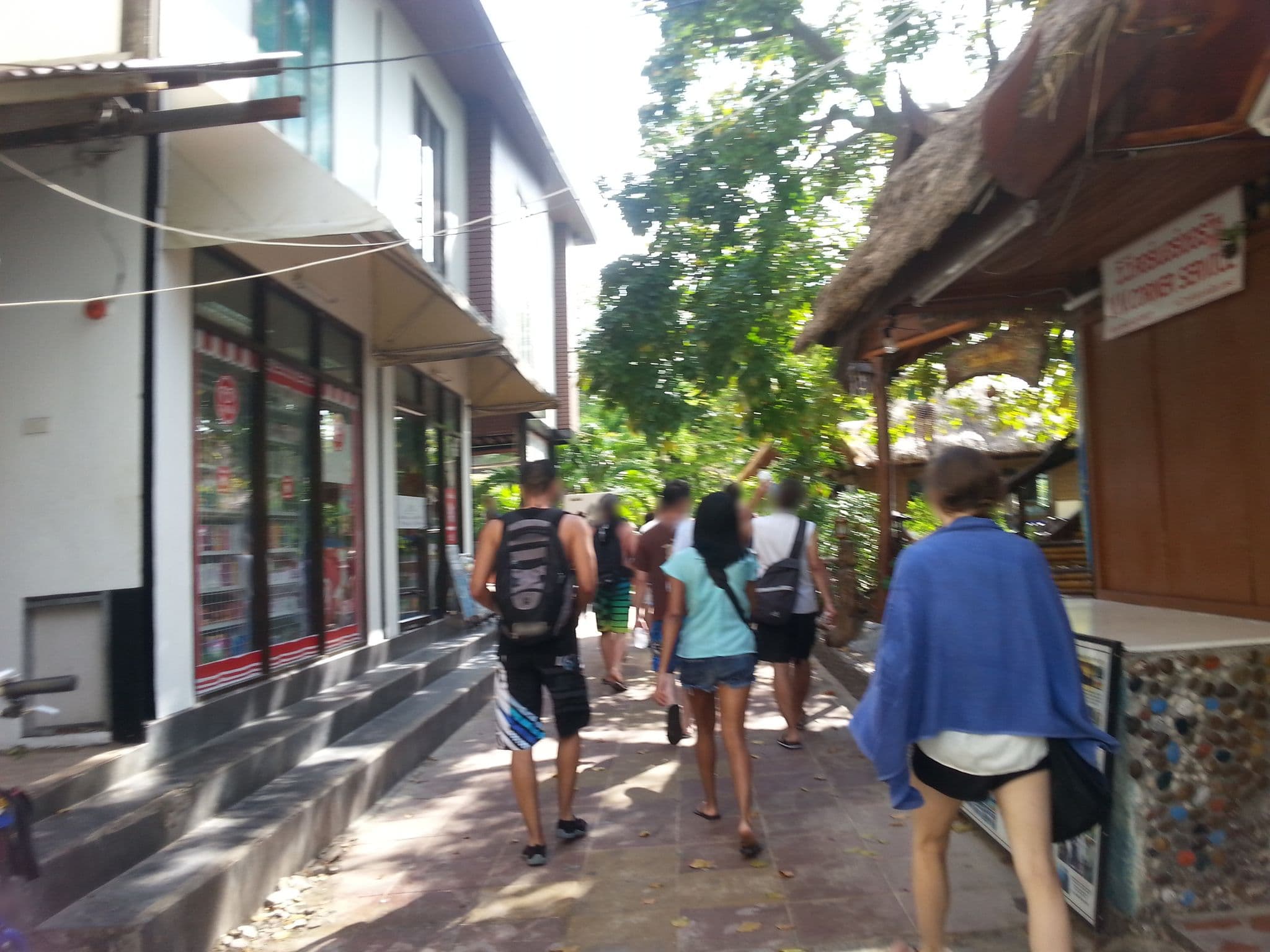 Street view near Phi Phi Rimlay Cottage, Saladan — © clockwerx (CC BY-SA · Mapillary)