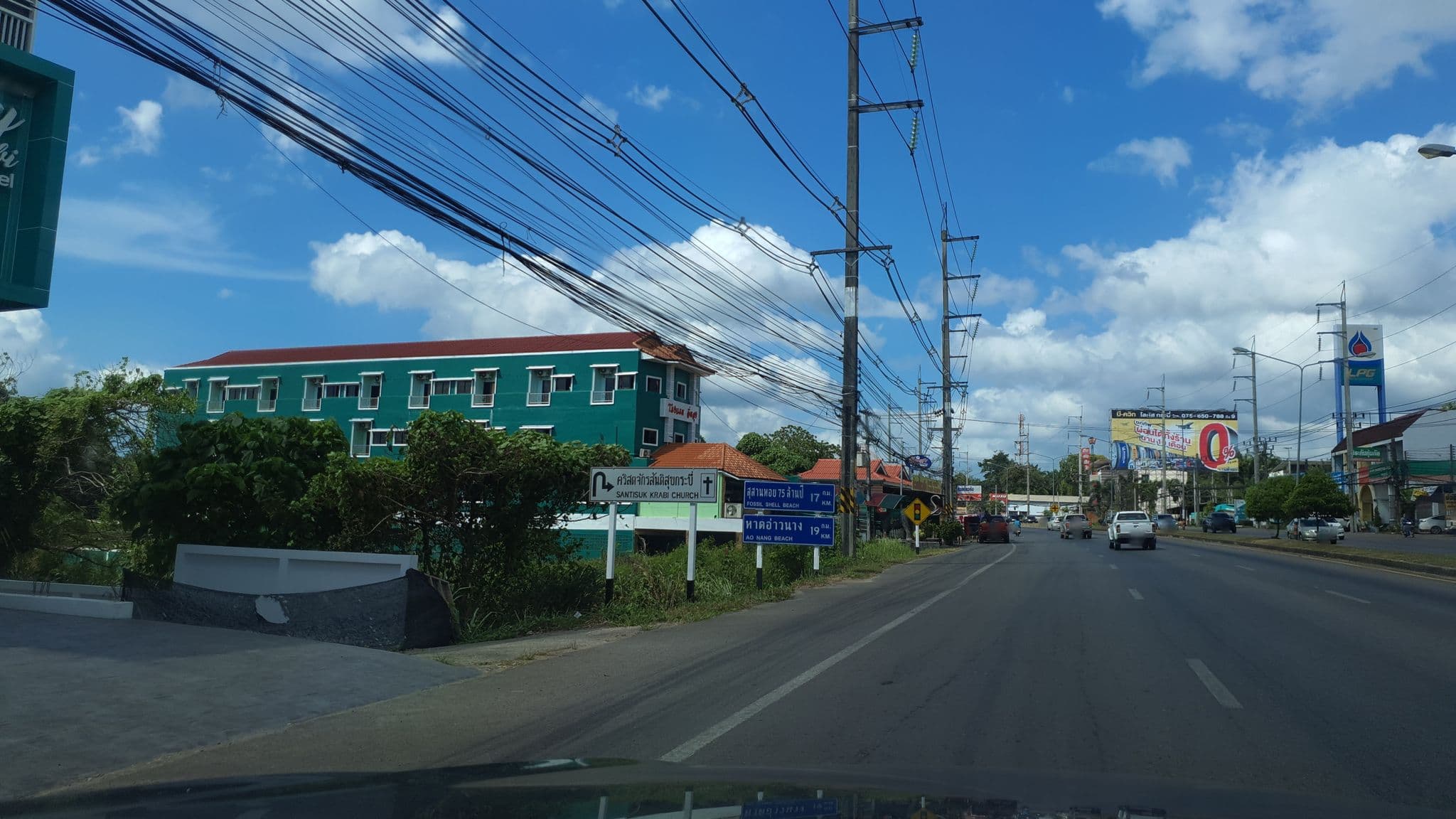 Street view near โรงแรมไทนิ กระบี่ - Tiny Krabi Hotel, Krabi — © jrcarlsen (CC BY-SA · Mapillary)