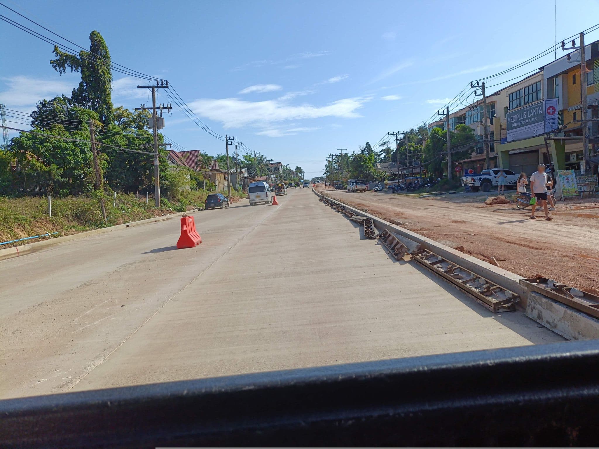 Street view near Phu Haya Bamboo Bungalows, Saladan — © skillsy (CC BY-SA · Mapillary)