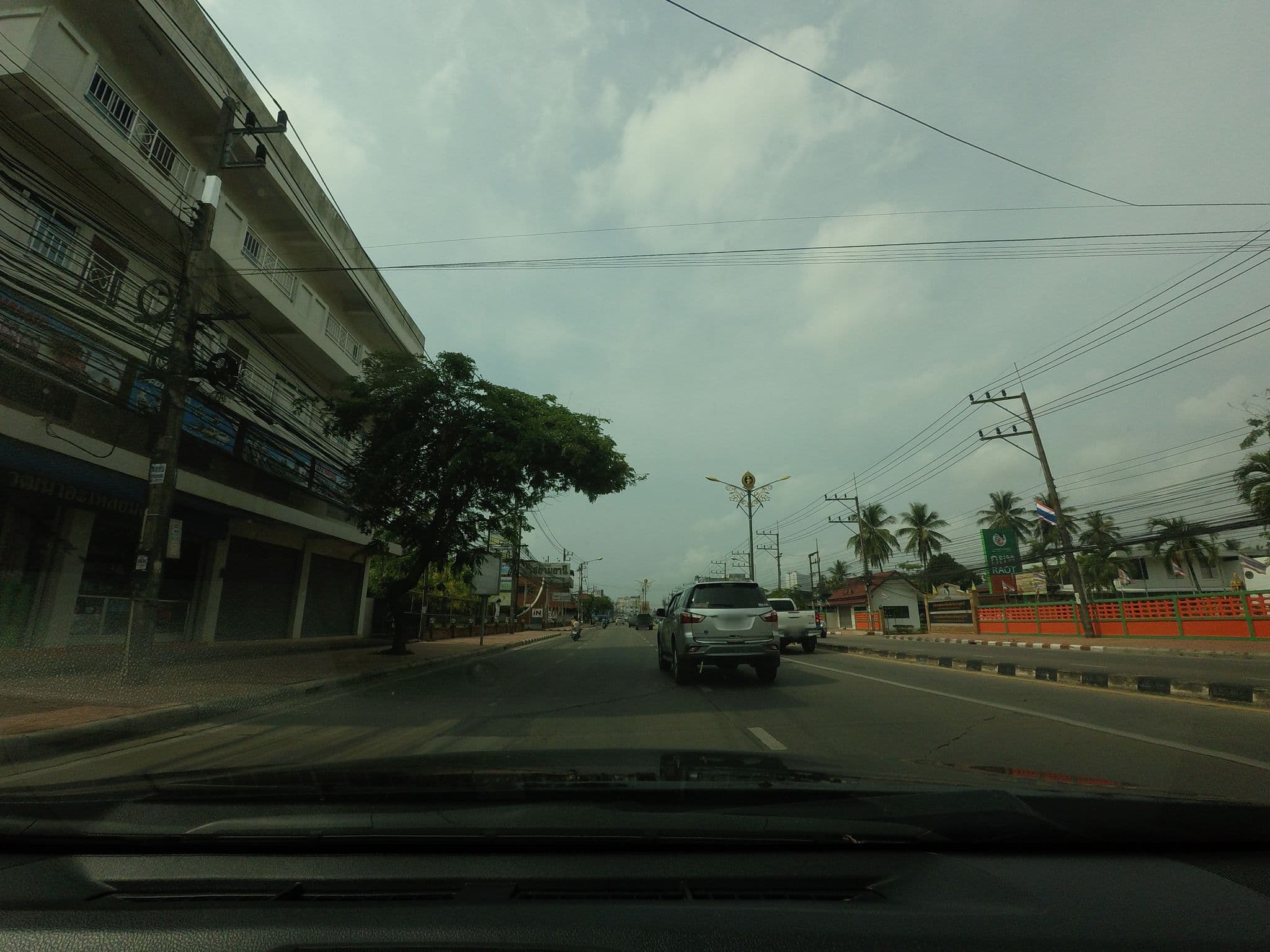 Street view near ห้องบัวผุด โรงแรมสยามธานี, Surat Thani — © mishari (CC BY-SA · Mapillary)