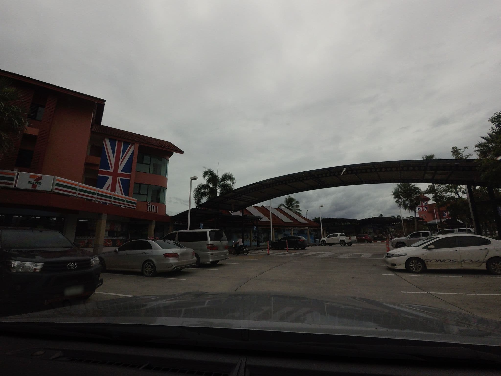 Street view near โรงแรมจิงโจ้ โฮเต็ล, Lang Suan — © mishari (CC BY-SA · Mapillary)