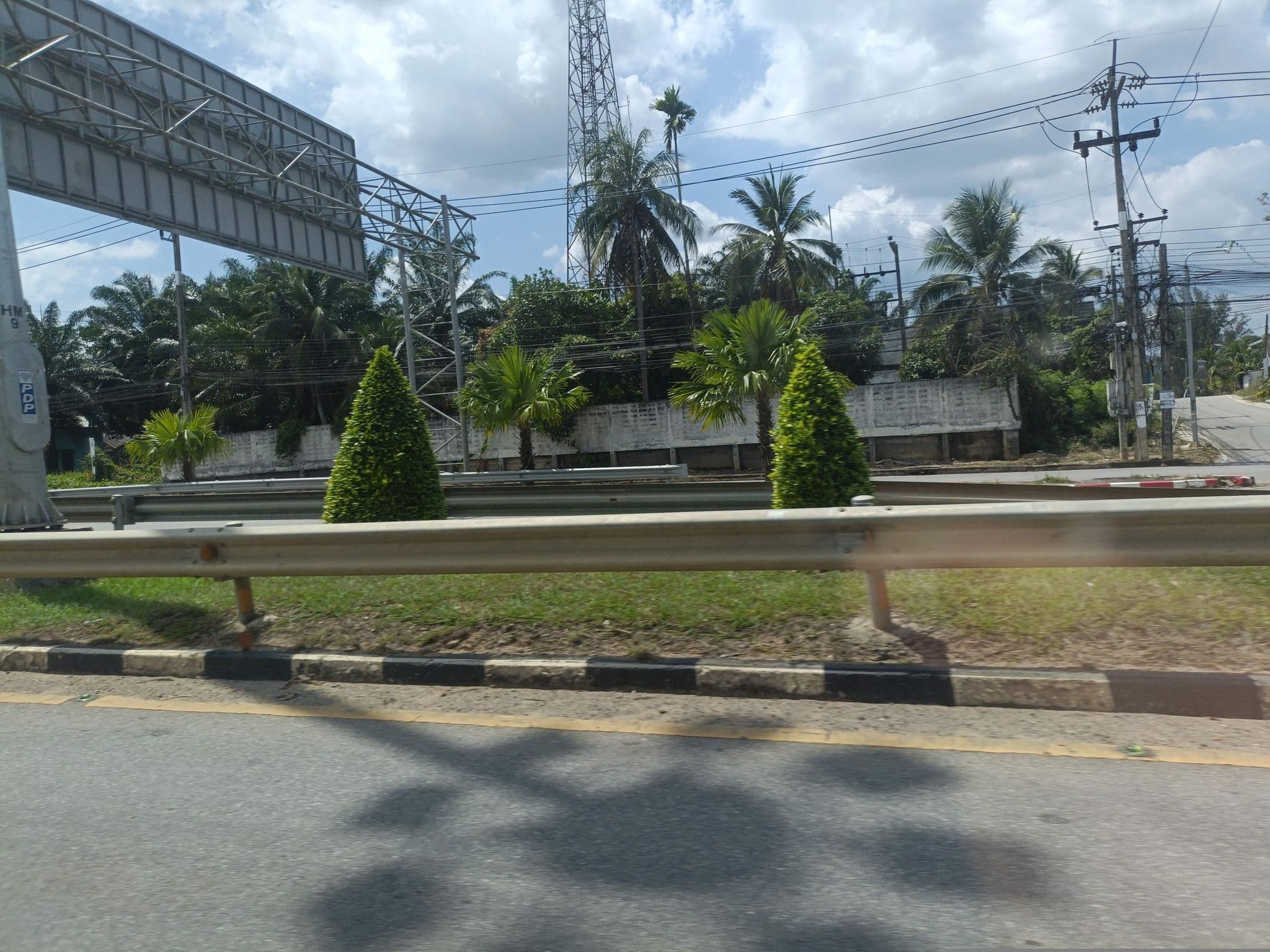 Street view near Andaman Discoveries, Tha Khanon — © skillsy (CC BY-SA · Mapillary)