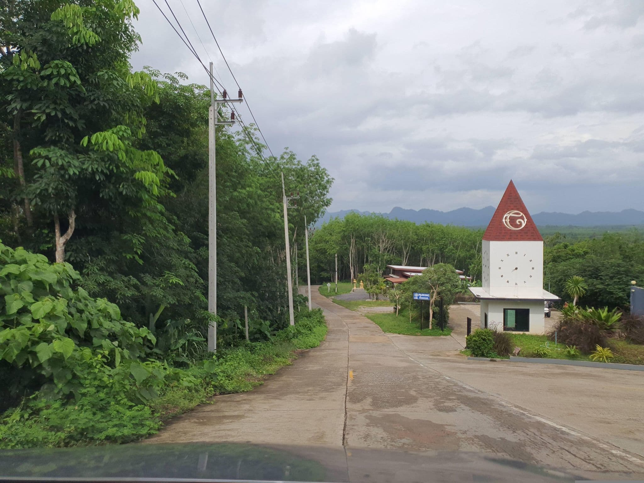 Street view near Caligo Resort, Tha Khanon — © jrcarlsen (CC BY-SA · Mapillary)