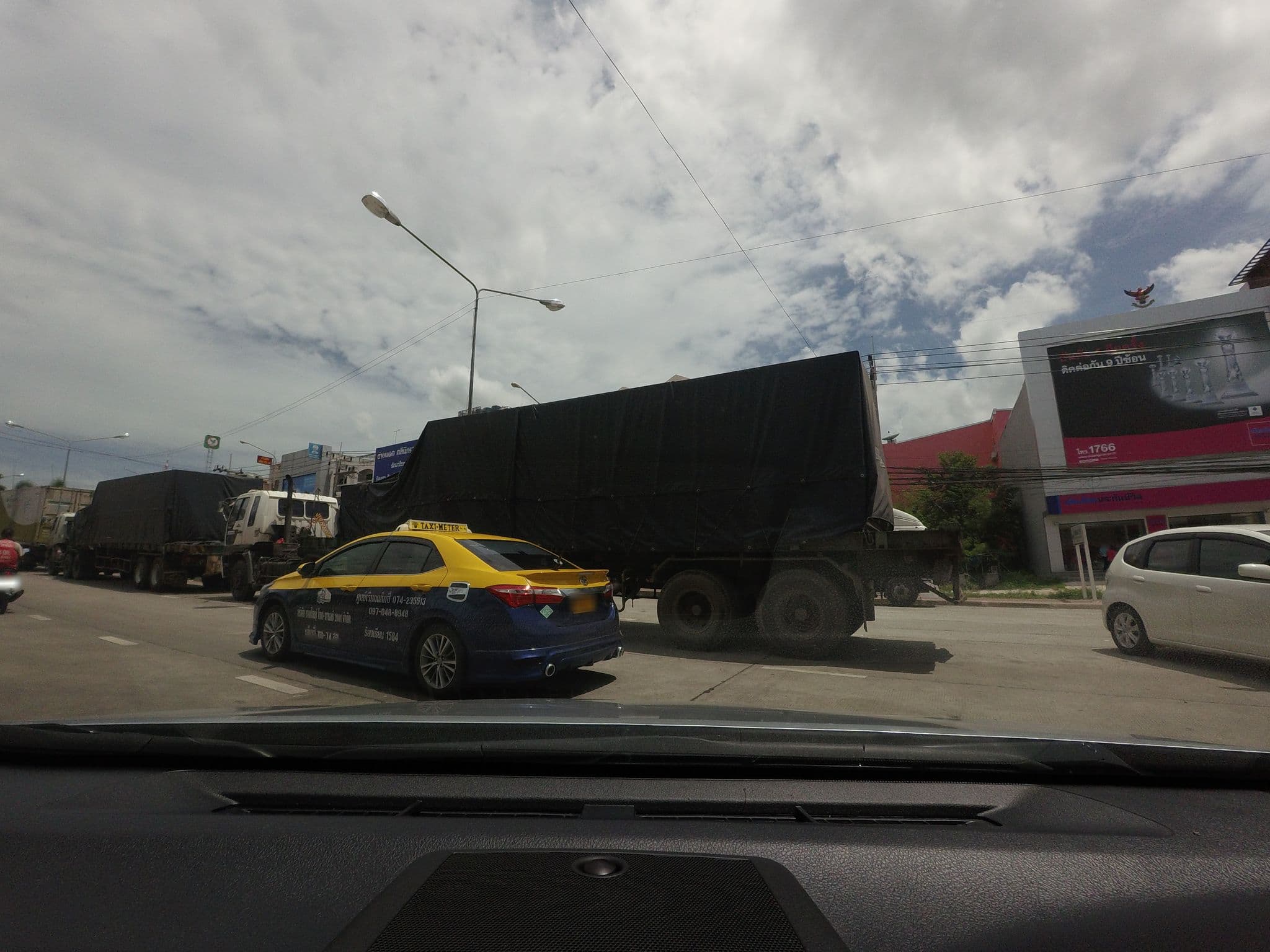 Street view near U-House Hotel, Sadao — © mishari (CC BY-SA · Mapillary)