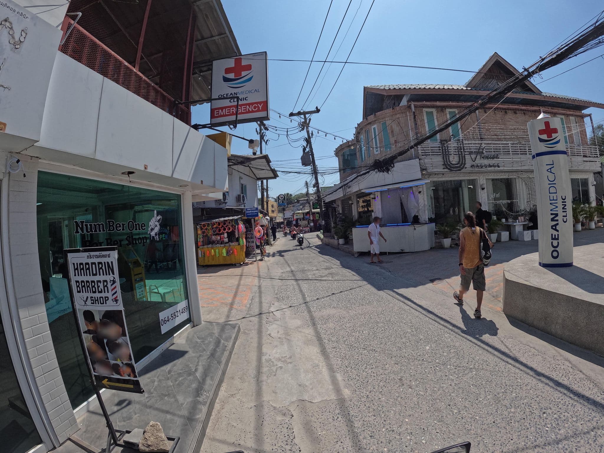 Street view near Leo's Backpacker Hostel, Ko Pha Ngan — © lucomsky (CC BY-SA · Mapillary)