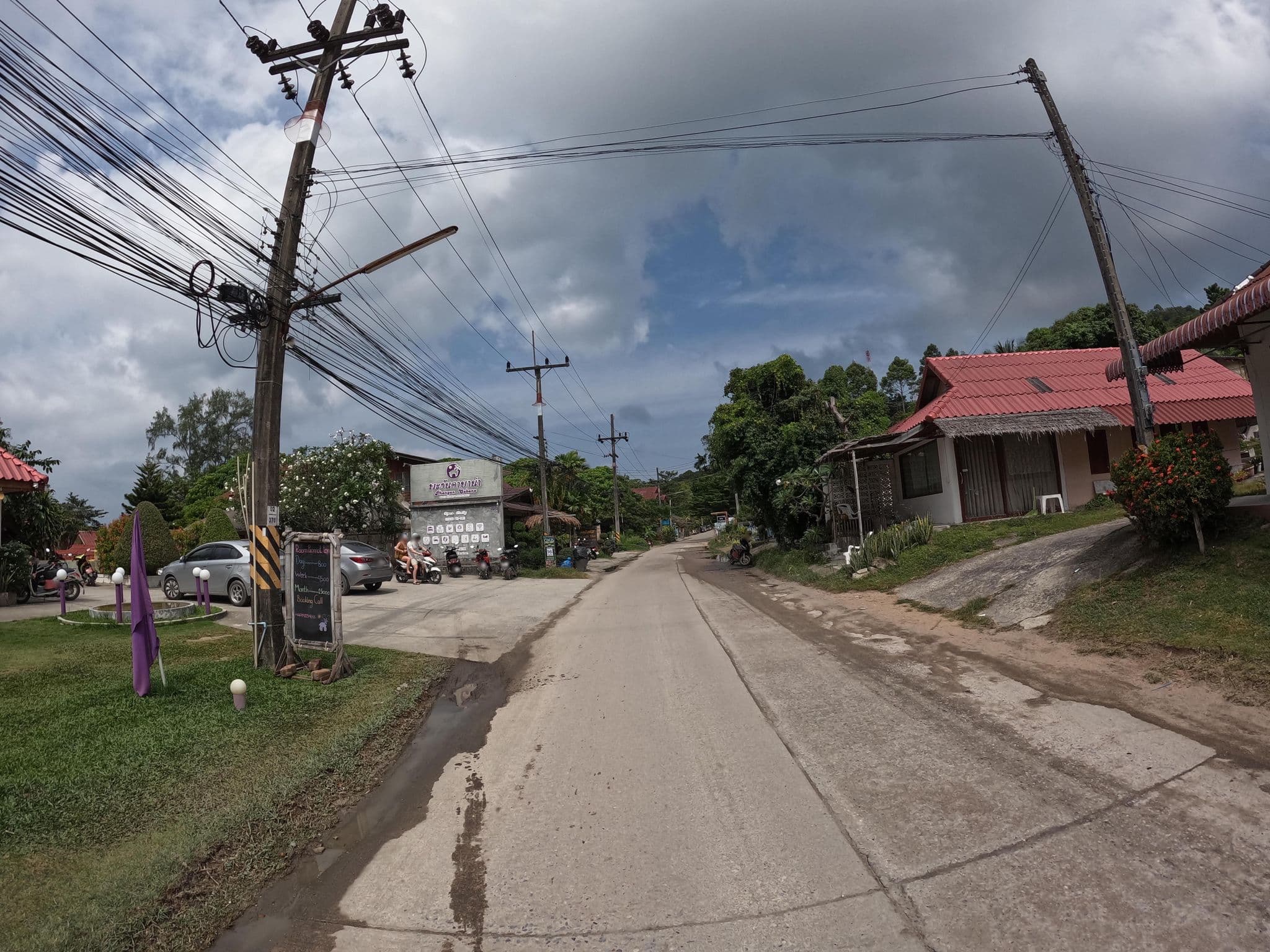 Street view near Captan Home, Ko Pha Ngan — © lucomsky (CC BY-SA · Mapillary)