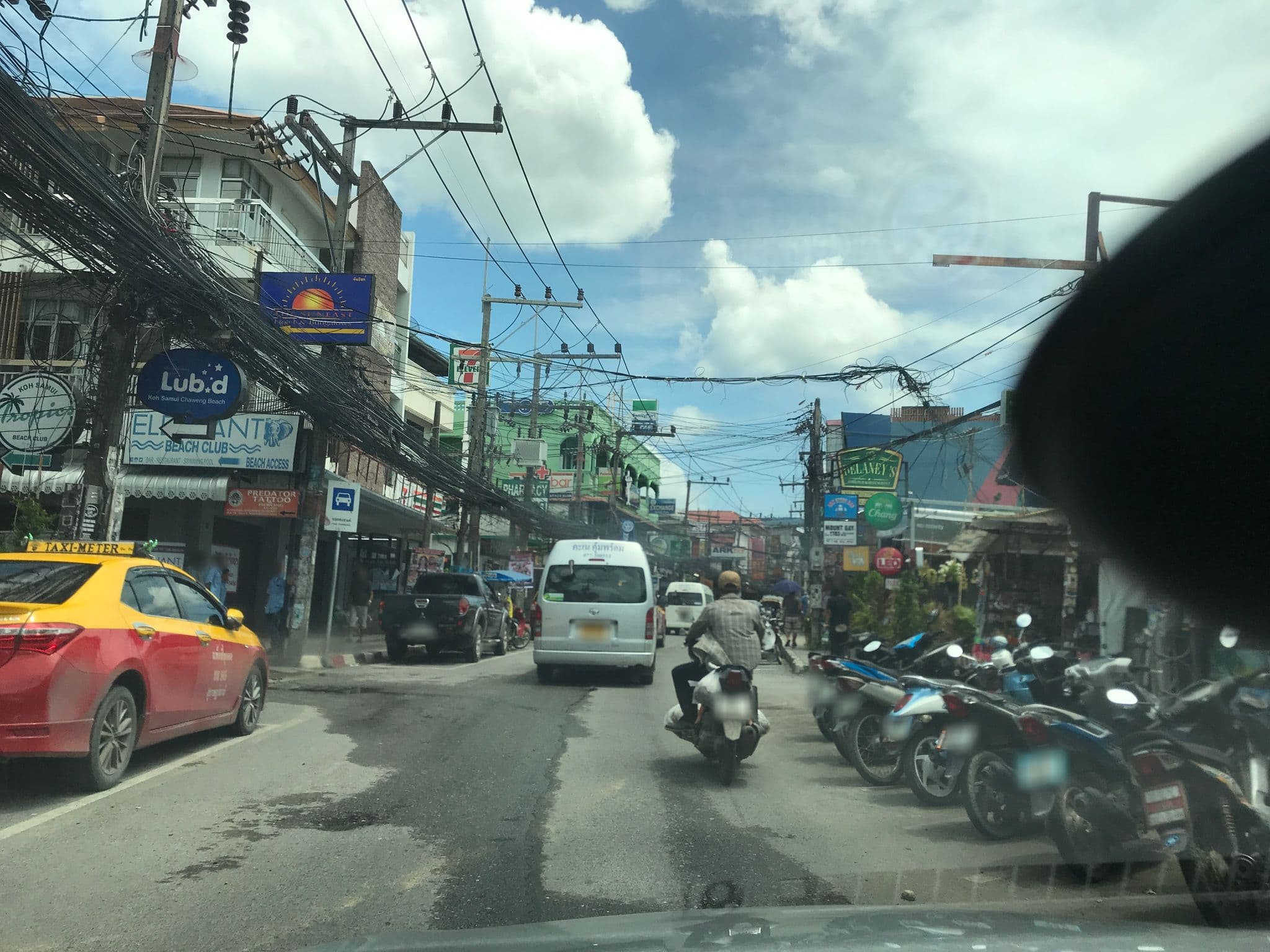 Street view near เฉวง การ์เด้น บีช รีสอร์ท, Ko Samui — © kchere16 (CC BY-SA · Mapillary)
