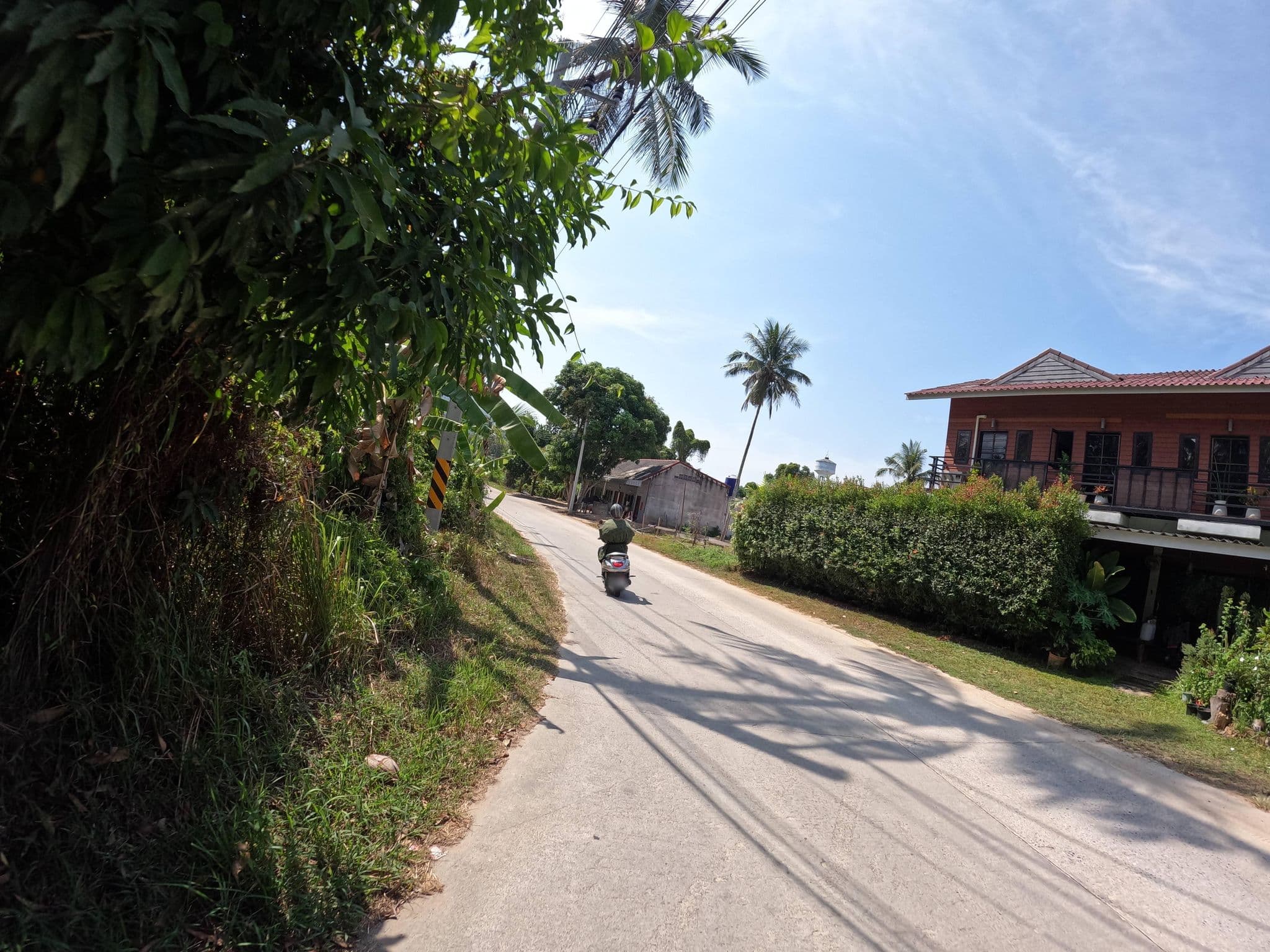 Street view near Catz Rasta Hostel, Ko Pha Ngan — © lucomsky (CC BY-SA · Mapillary)