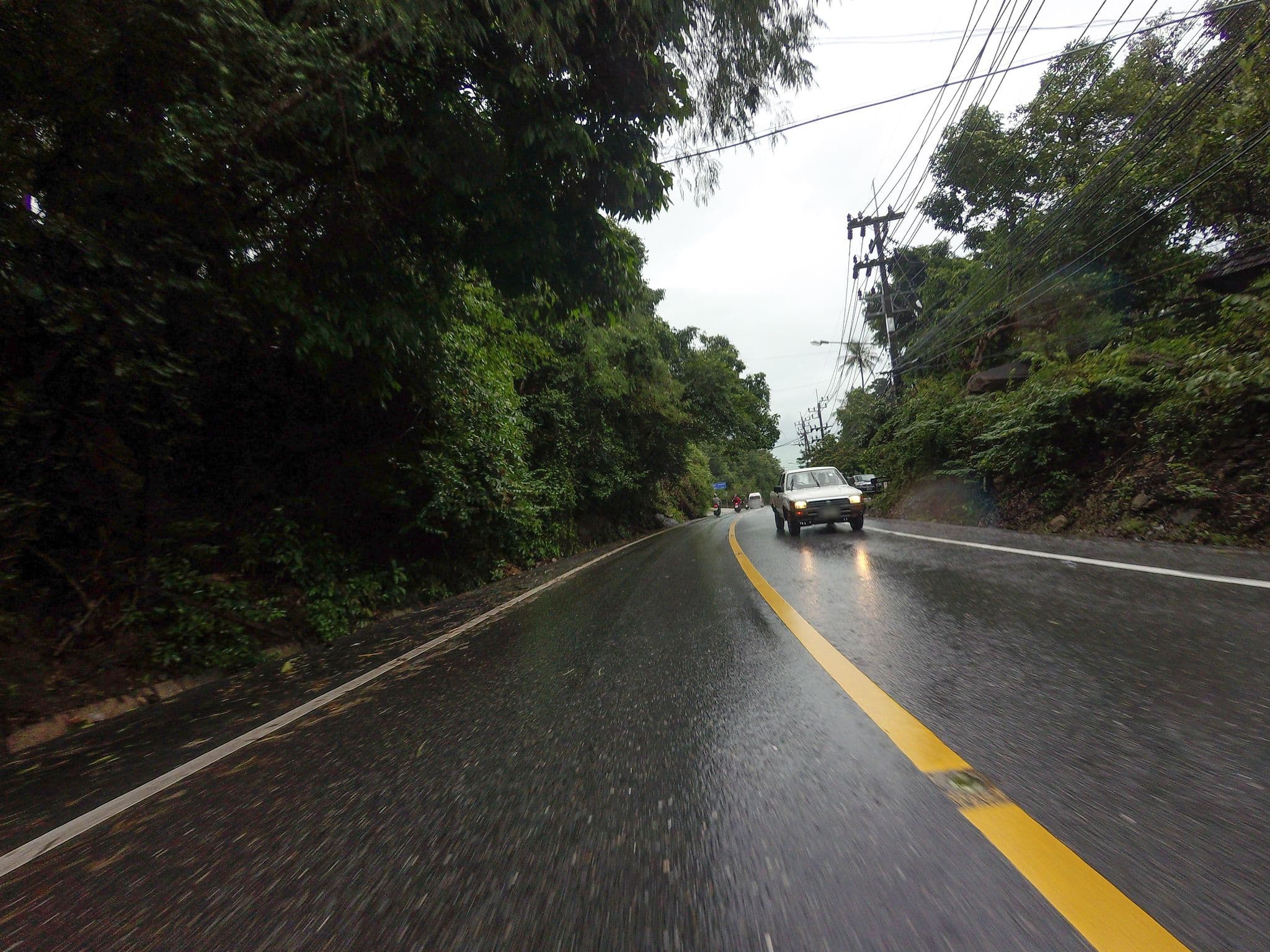 Street view near Baan Hin Sai Resort & Spa, Ko Samui — © esario (CC BY-SA · Mapillary)